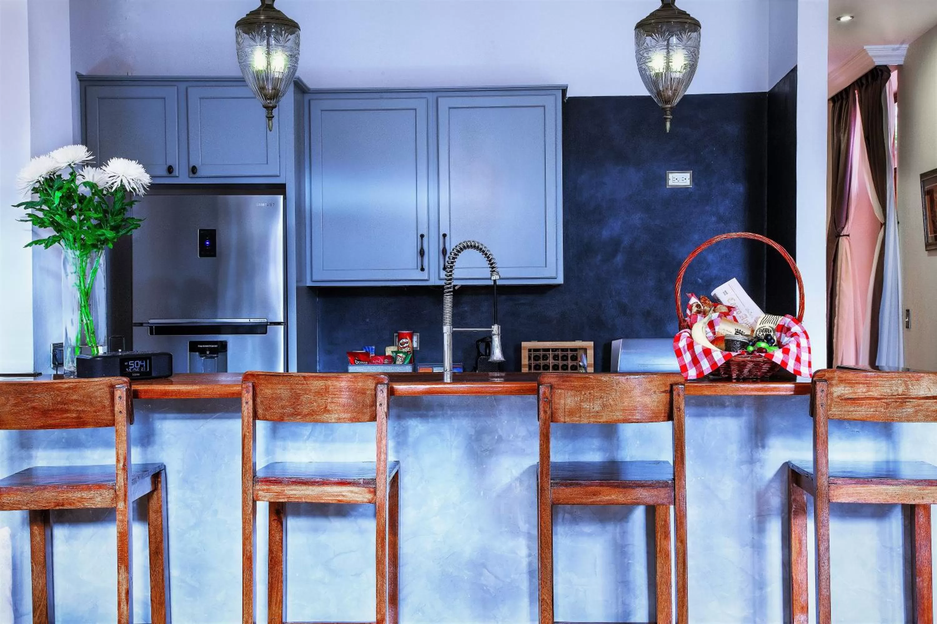 Kitchen or kitchenette in La Isabela Suites