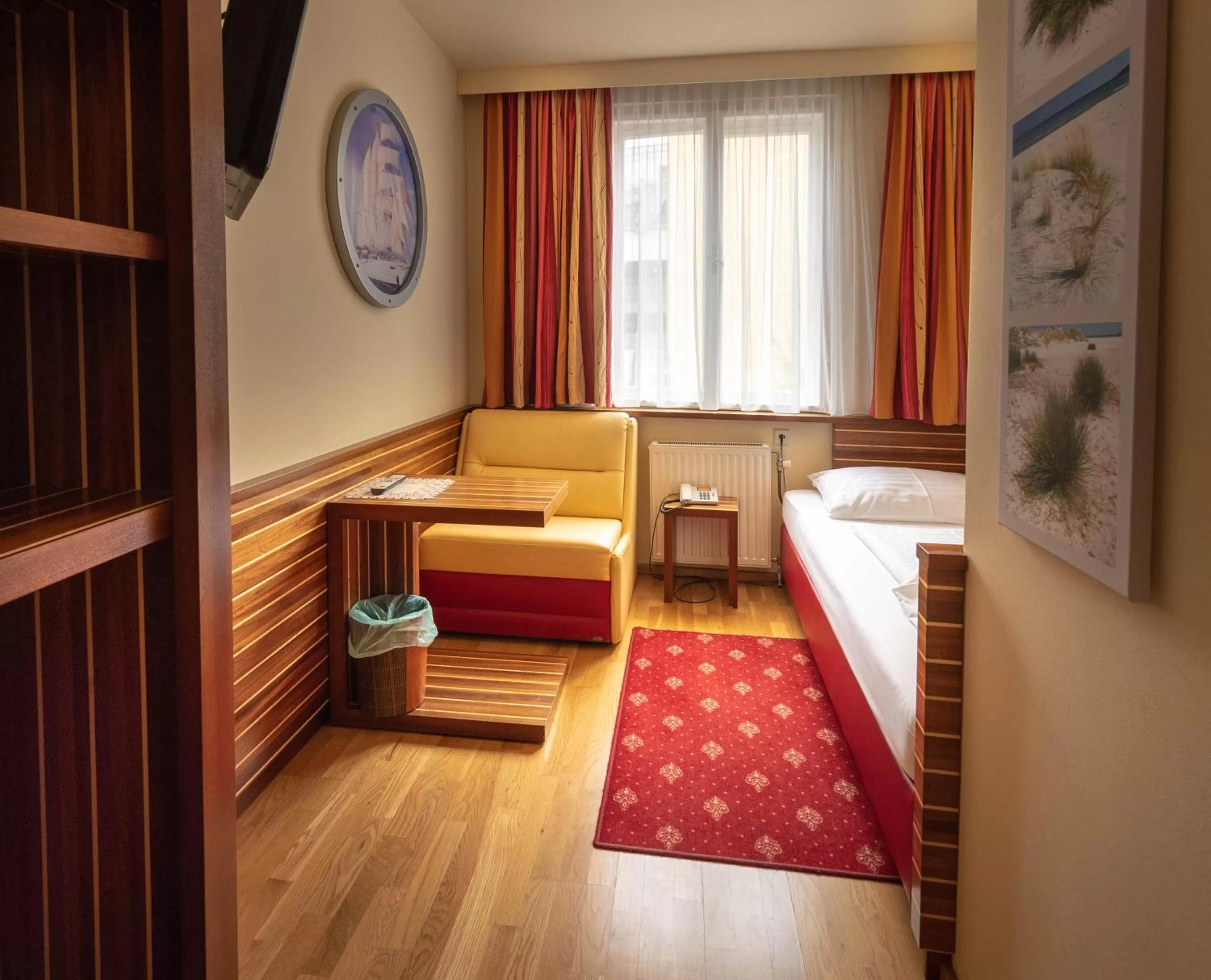 Photo of the whole room, Bed in Hotel Anker