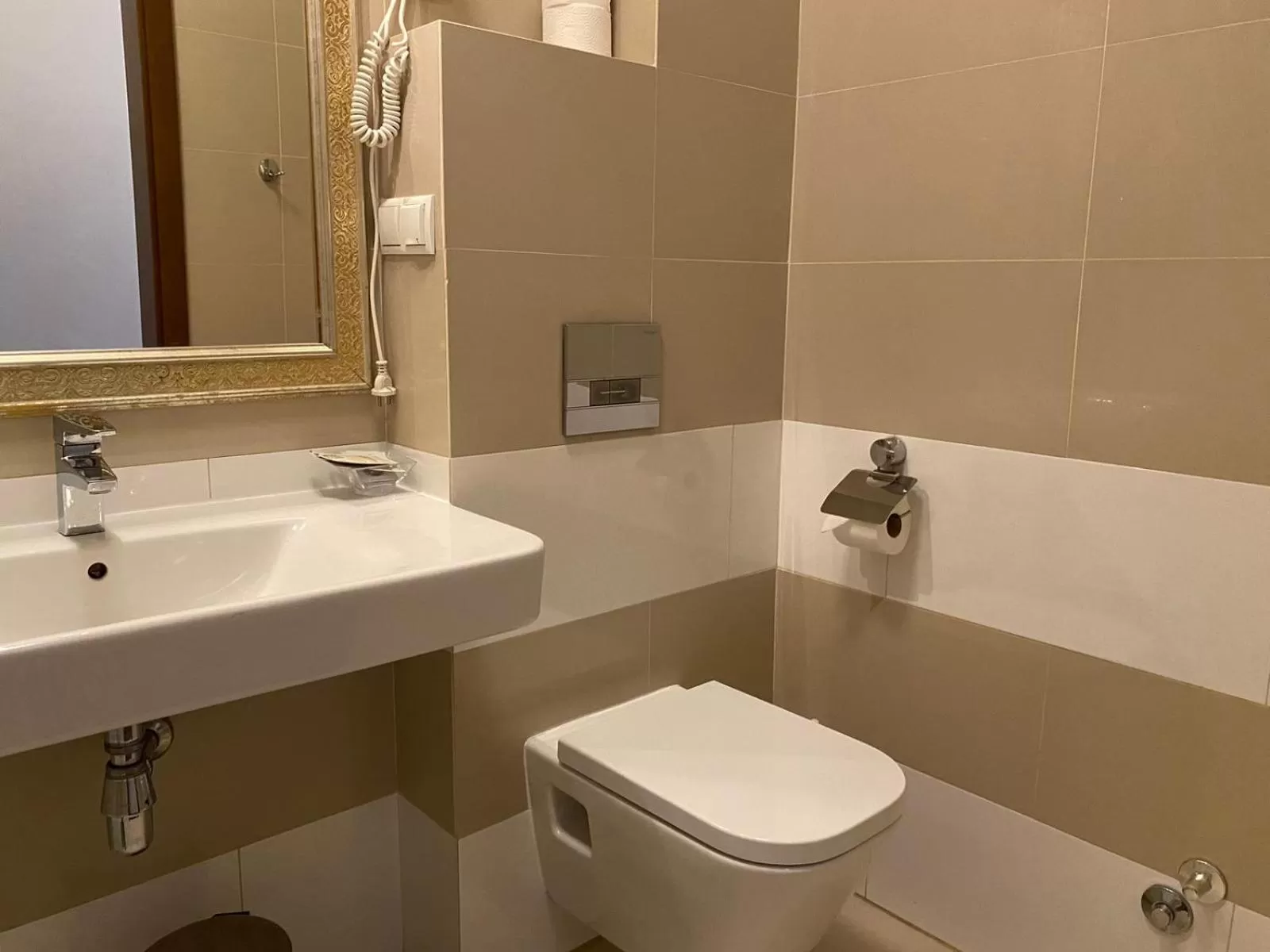 Shower in Hotel President