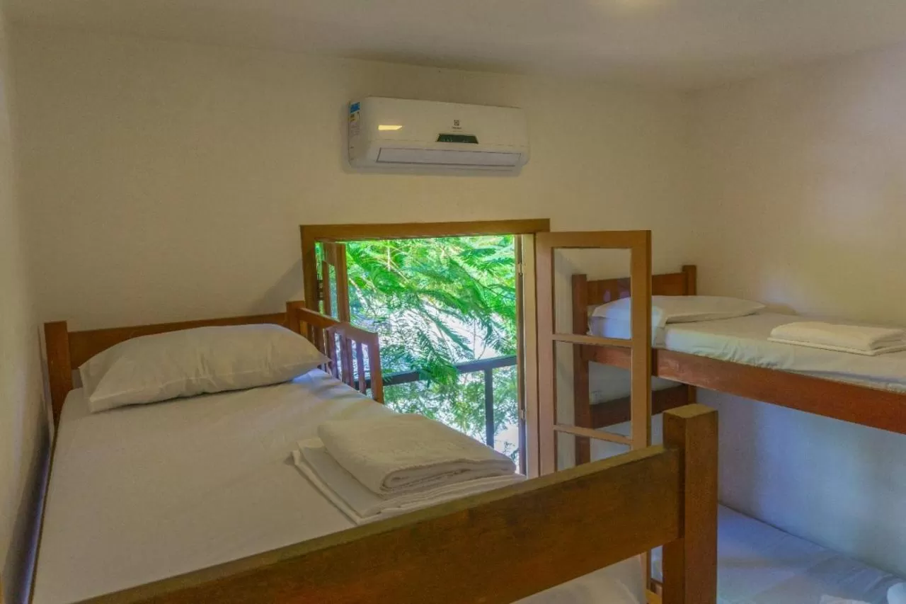 Bedroom, Bunk Bed in Pousada Ilha Vitoria