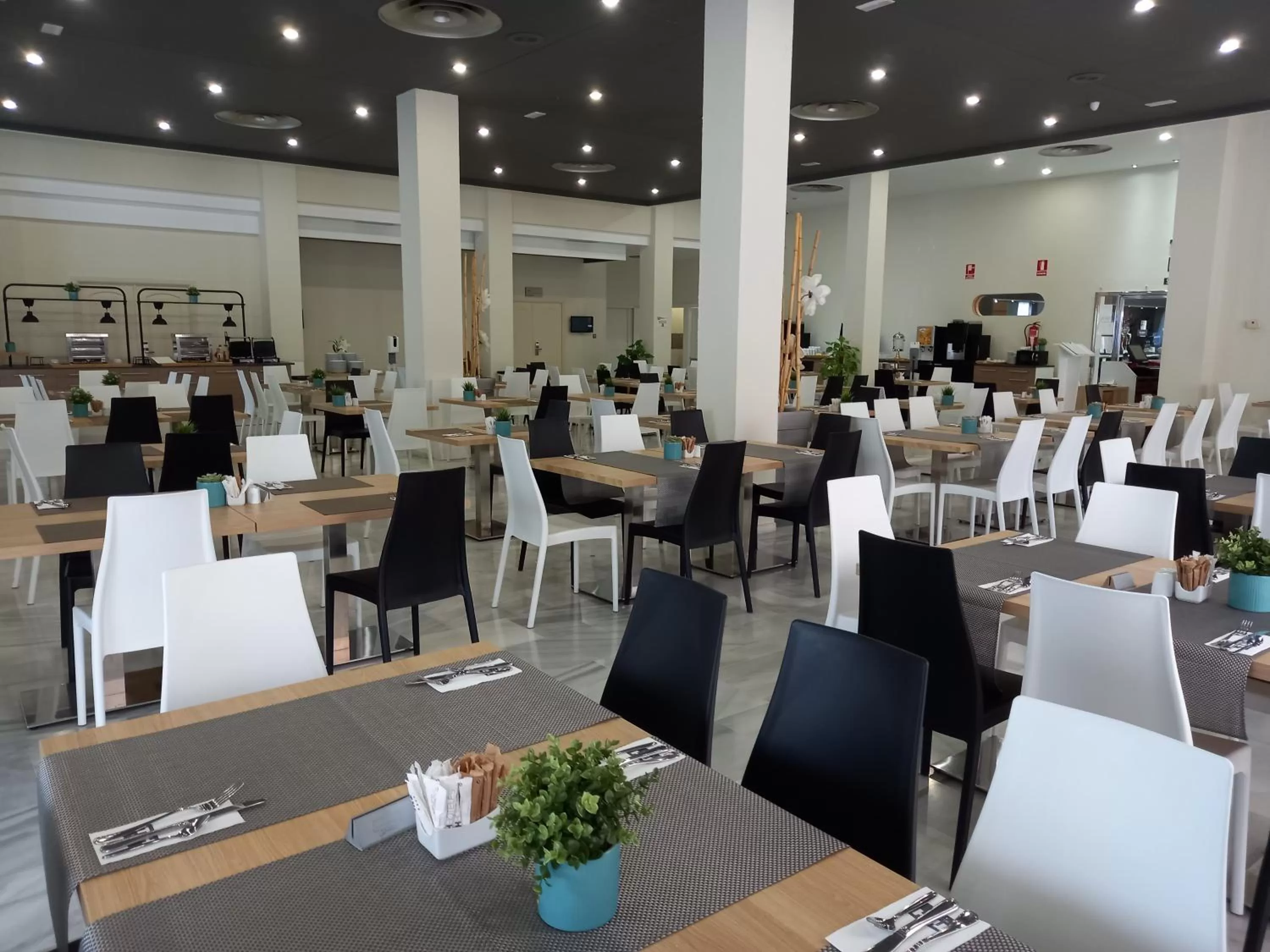 Restaurant/places to eat in Hotel TRH La Motilla