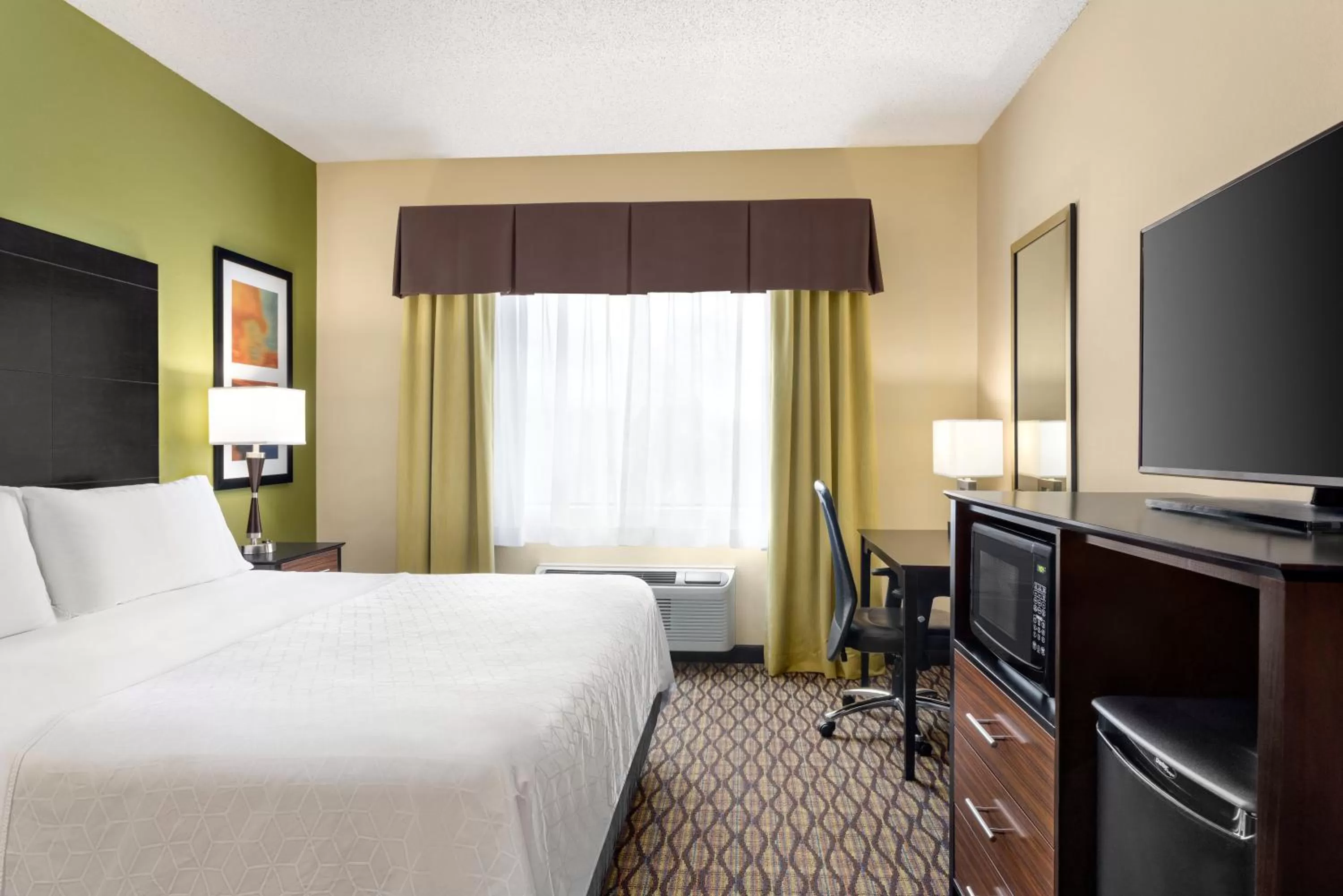 Photo of the whole room, Bed in Holiday Inn Express Hotel & Suites Edmond by IHG