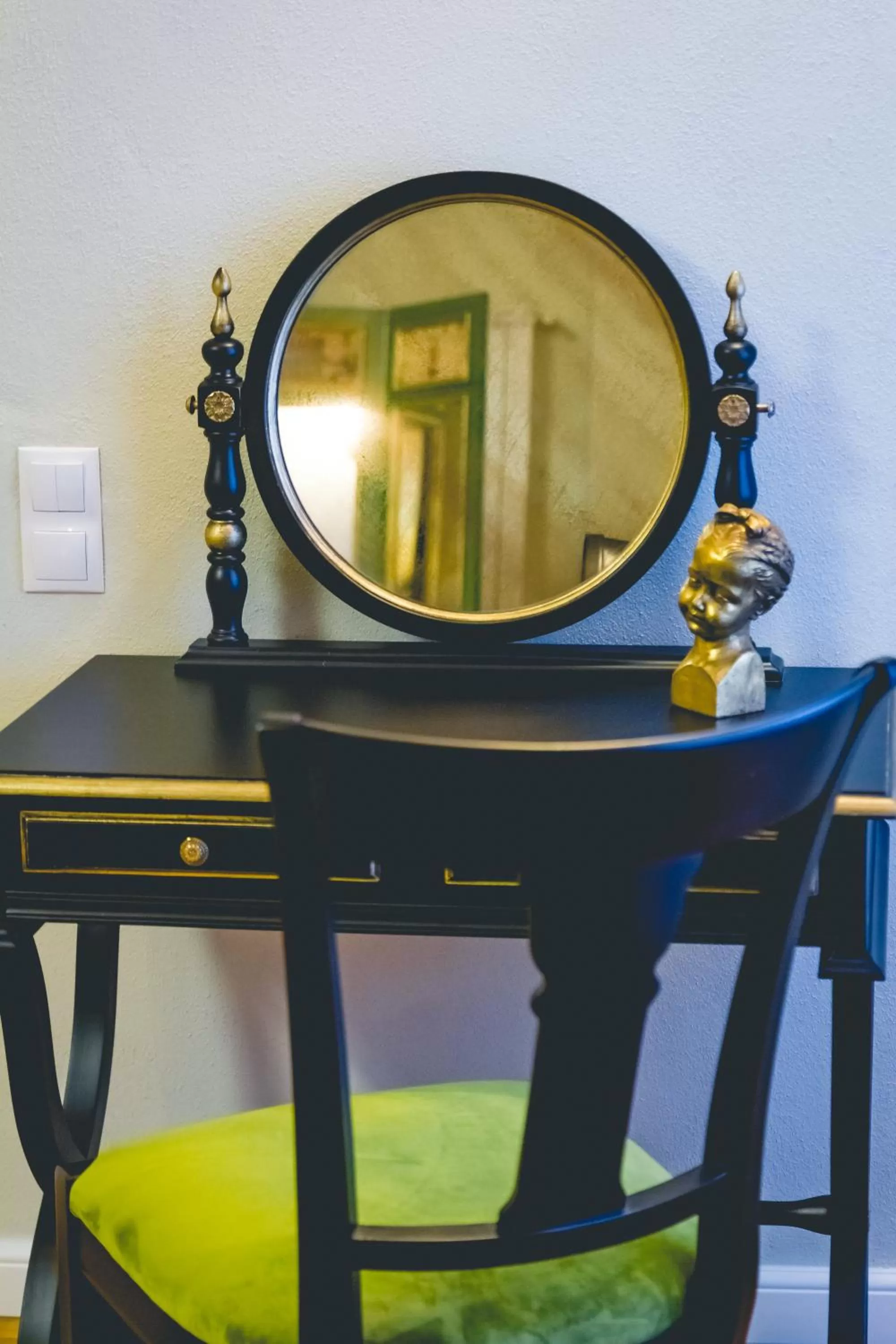 hair dresser in MAGISTER seven