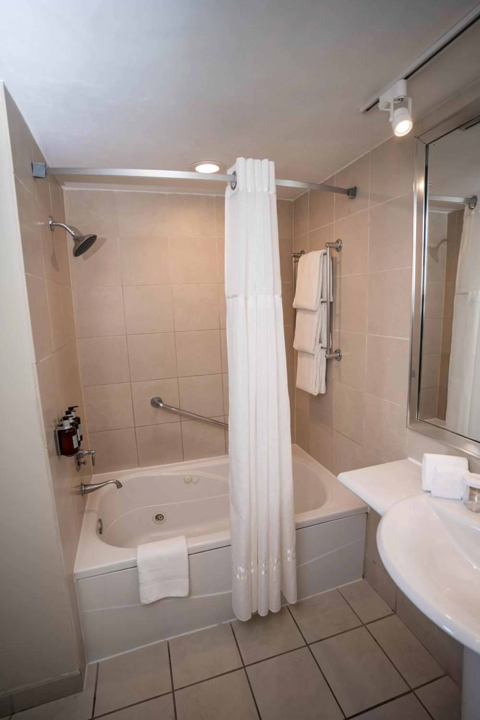 Shower in The Sagamore Hotel South Beach