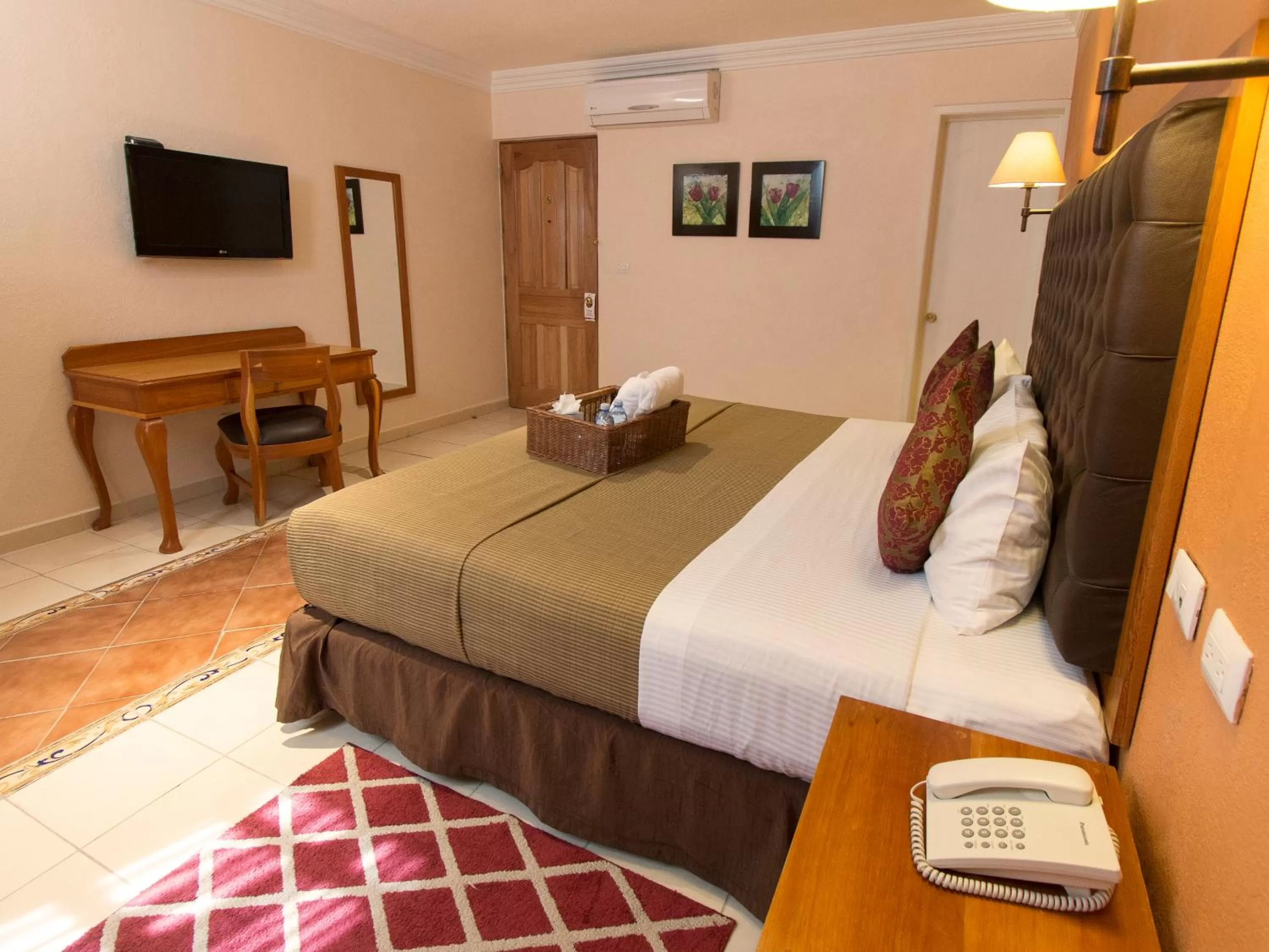 Photo of the whole room, Bed in Hotel Rio Queretaro