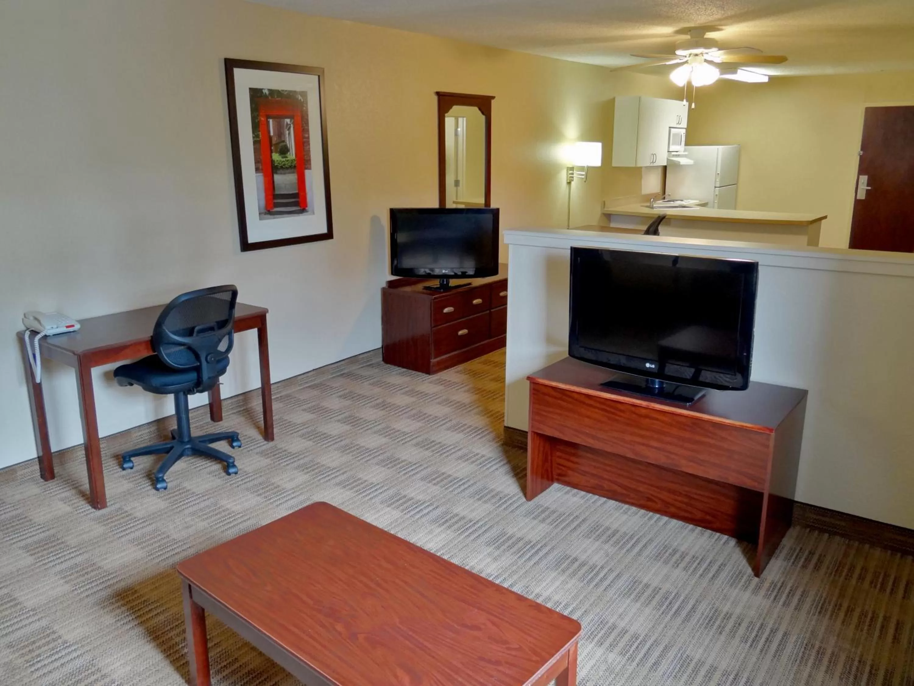 TV and multimedia in Extended Stay America Suites - Baltimore - Timonium