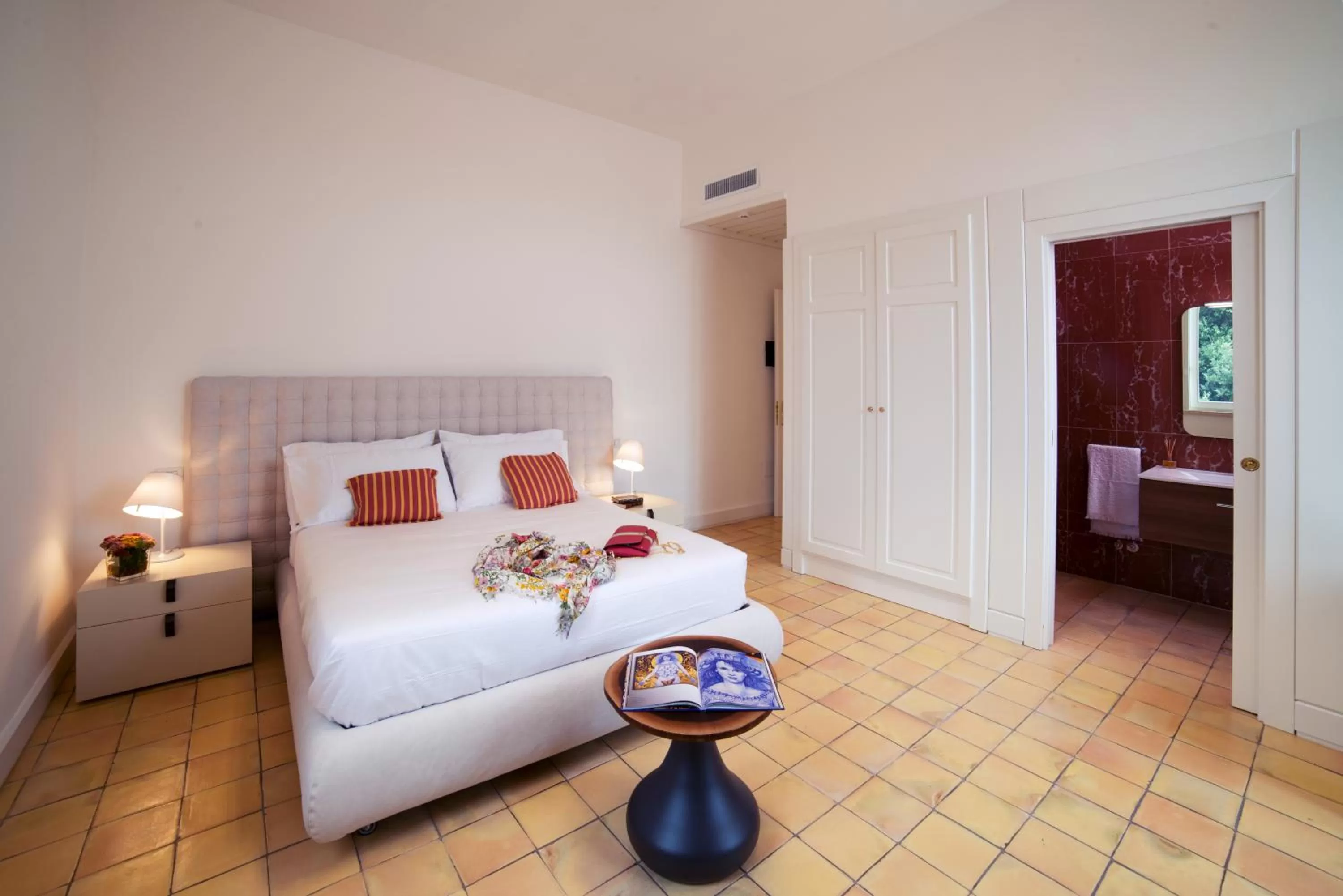 Shower, Bed in Tenuta Duca Marigliano Boutique Hotel