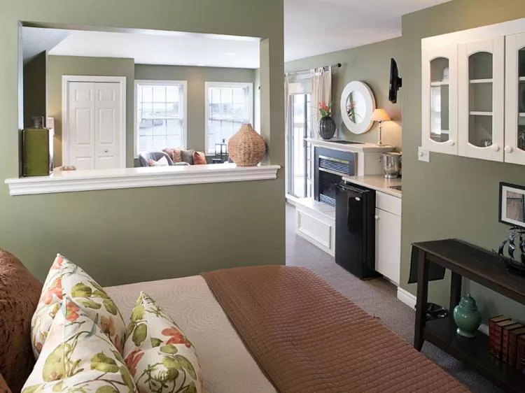 Shower in Inn on the Harbour and Telegraph House