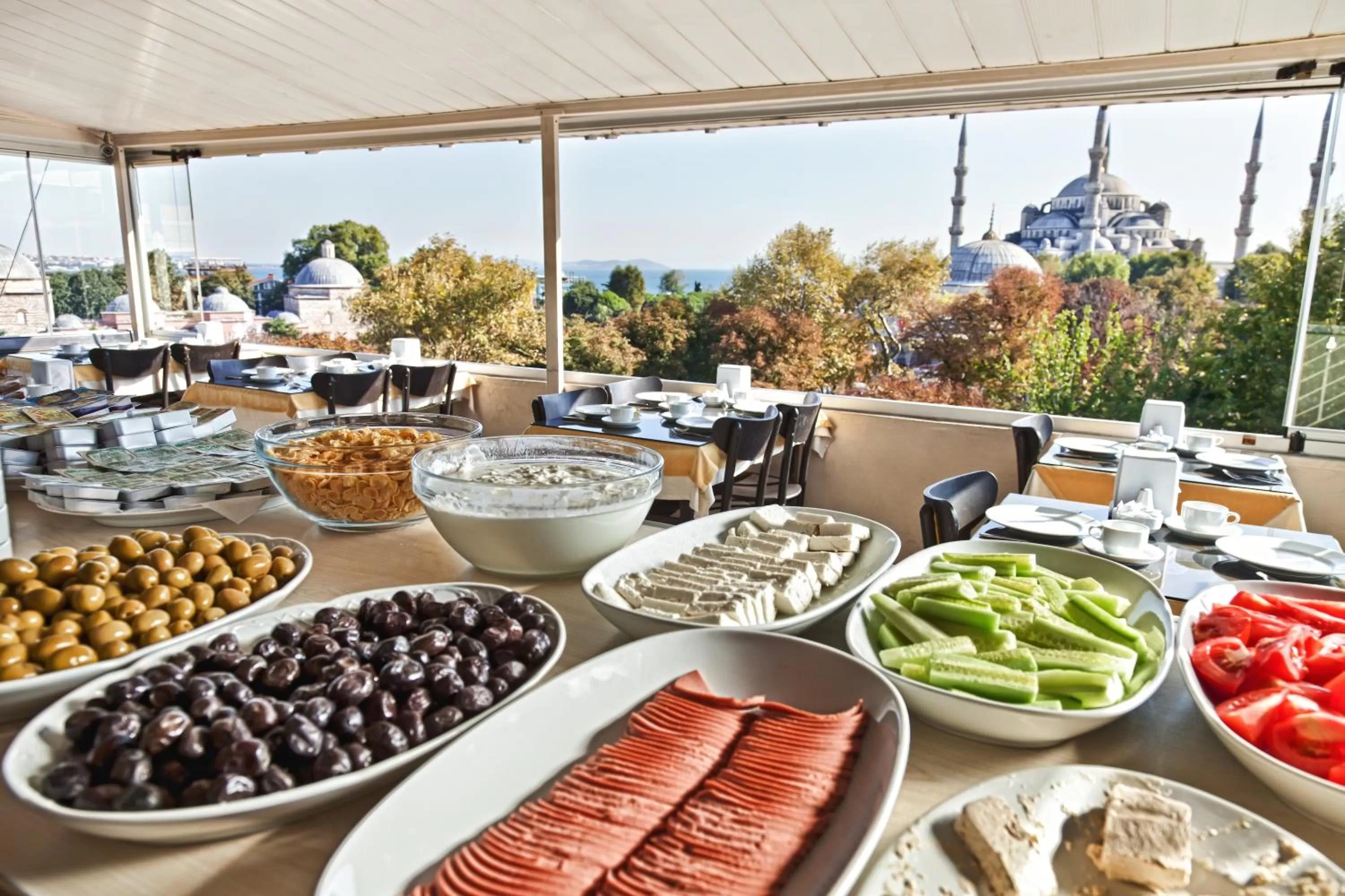 Restaurant/places to eat in Star Holiday Hotel