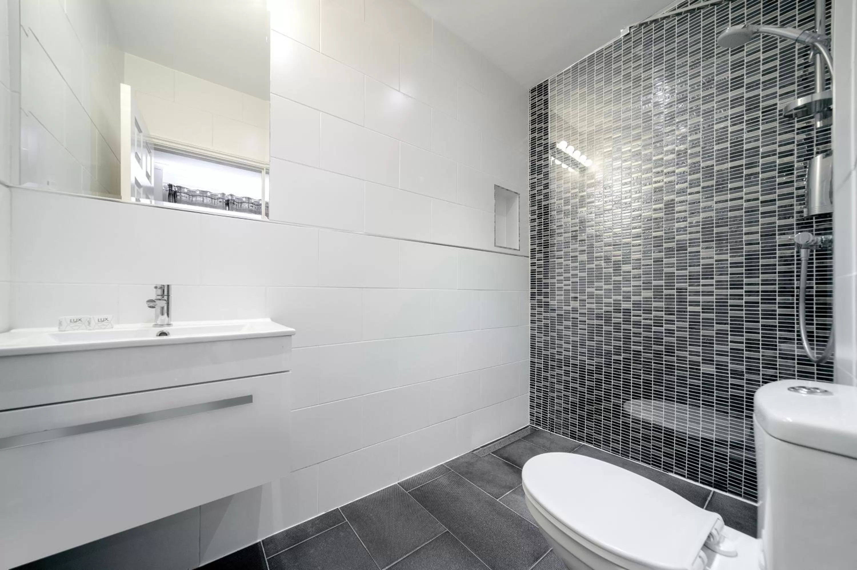 Bathroom in Mentone Hotel