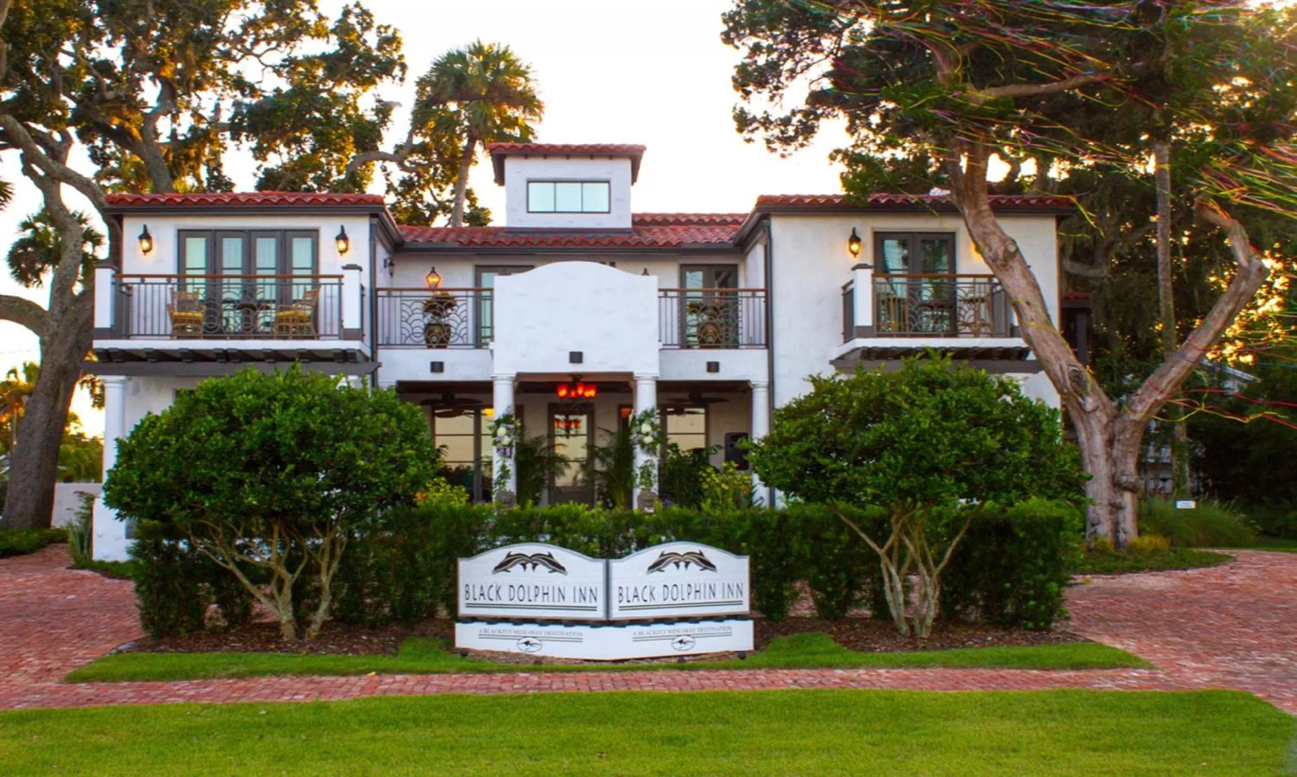 Property building in Black Dolphin Inn