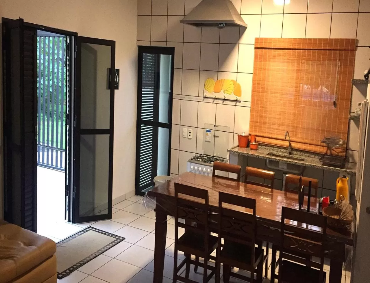 Kitchen or kitchenette, Dining Area in Pousada Ilha Vitoria