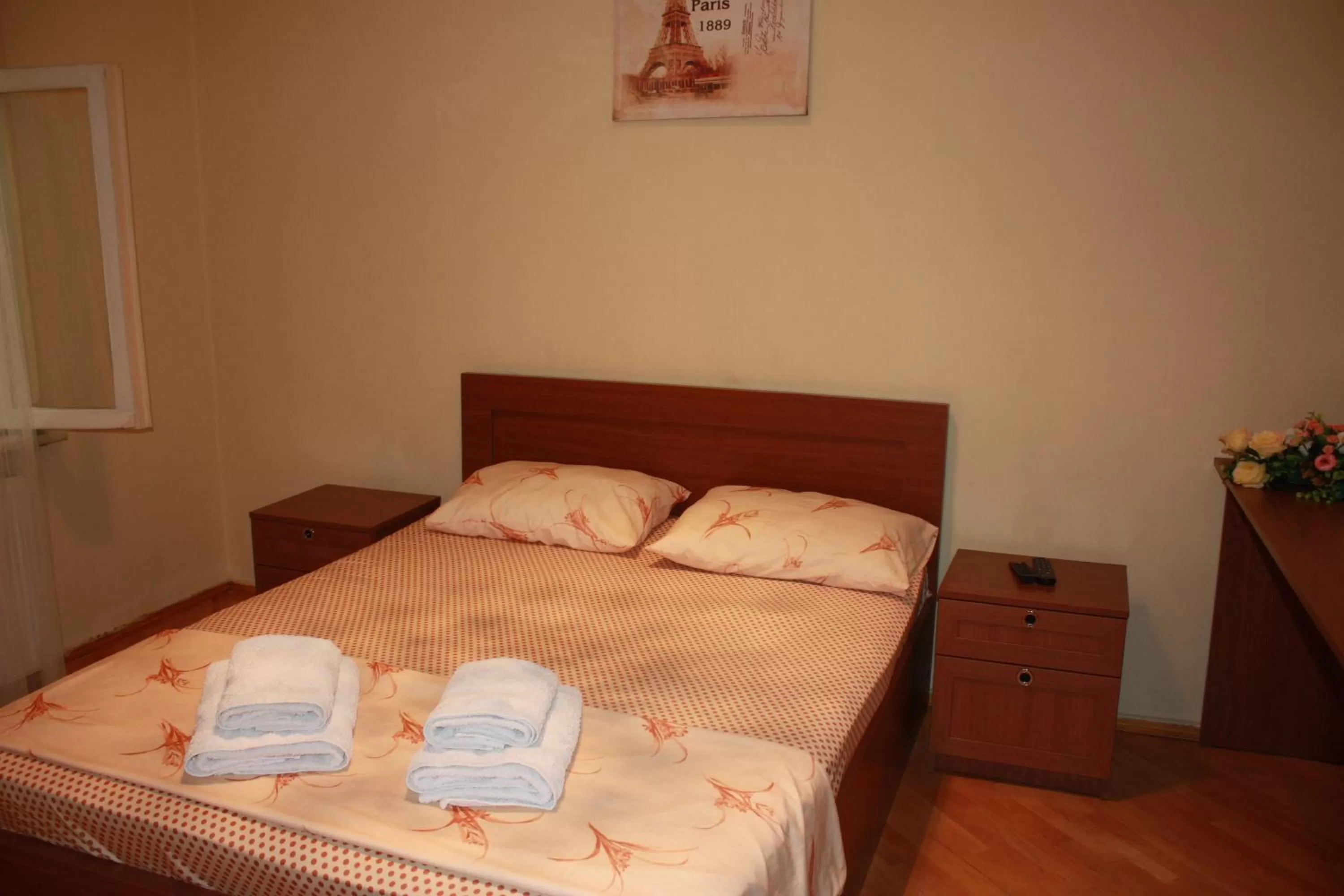 Bedroom, Bed in Paradise Hotel