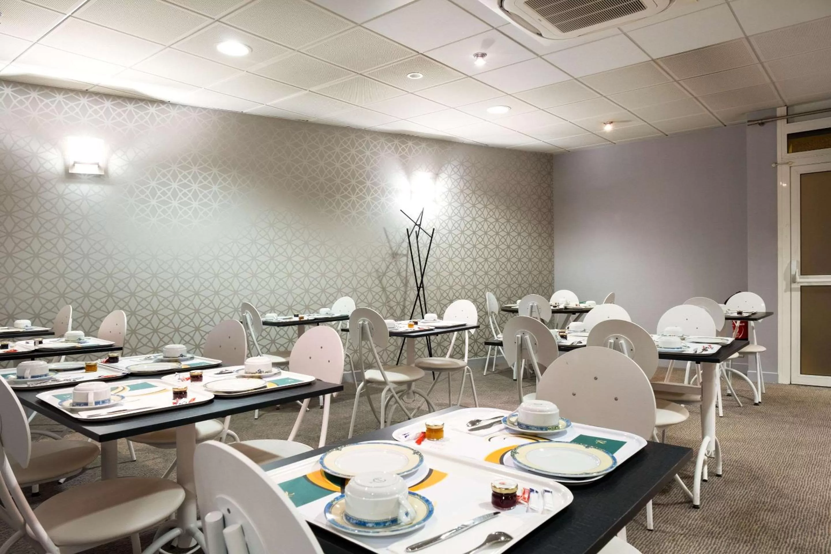Restaurant/places to eat in Quality Hotel Pau Centre Bosquet