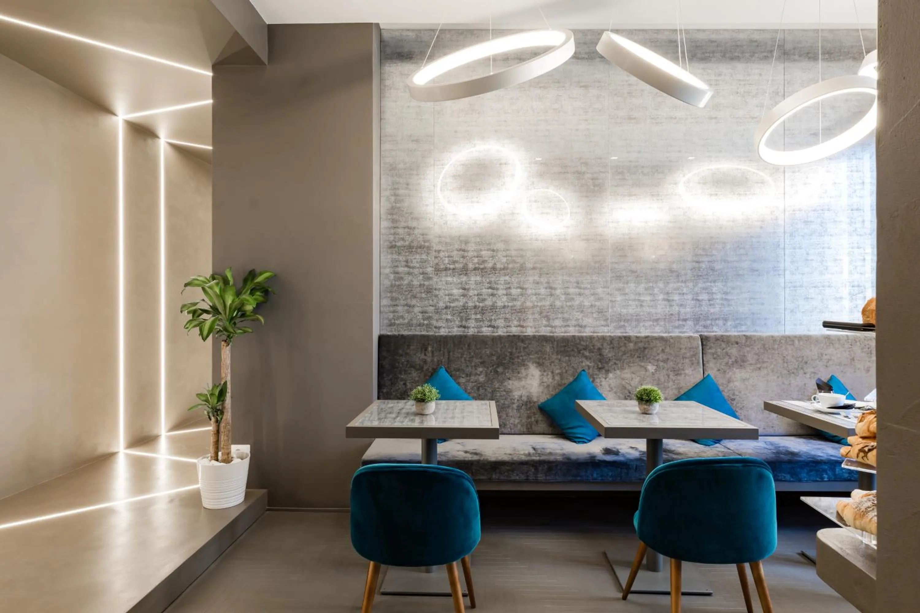 Communal lounge/ TV room in A World Aparts - Barberini Boutique Hotel