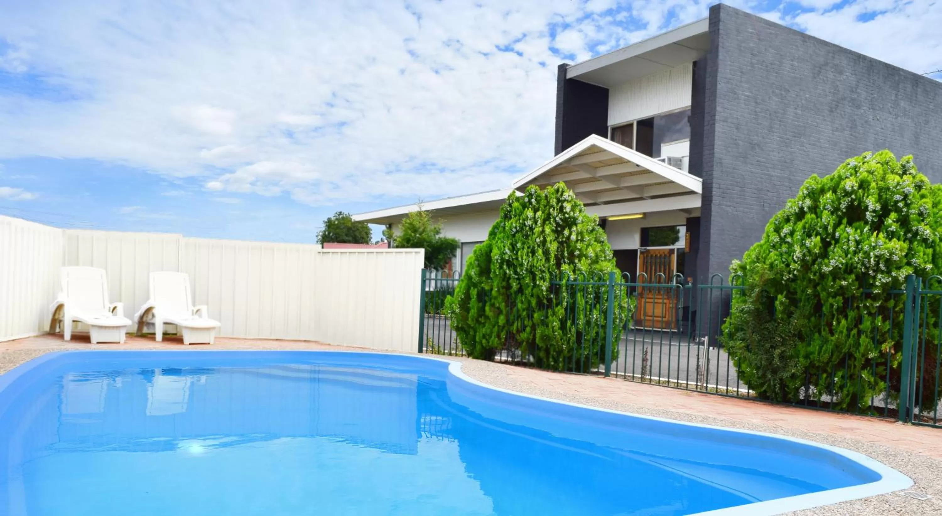 Facade/entrance in Tamworth City Motel
