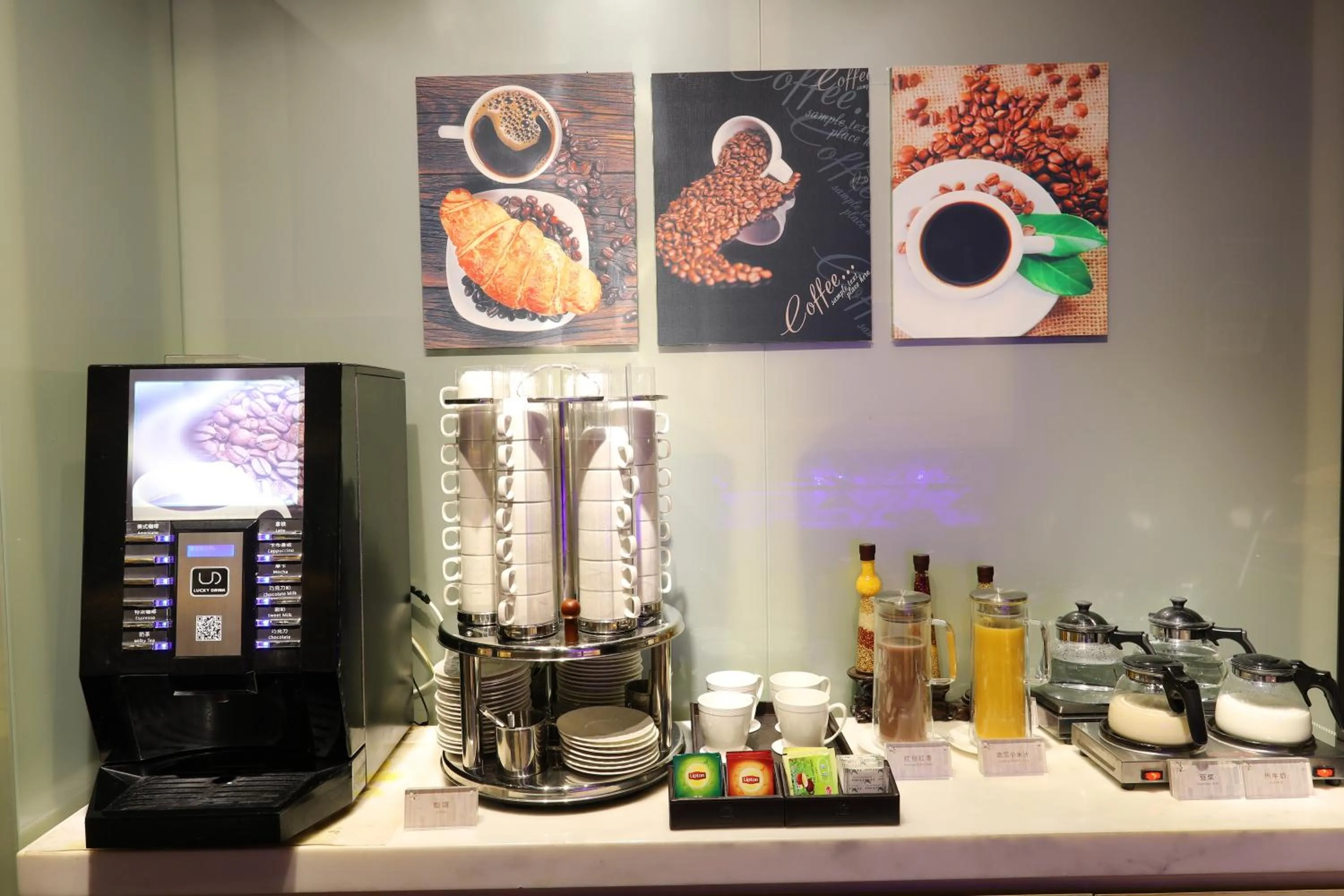 Buffet breakfast in Metropolo Dahua Hotel Shanghai