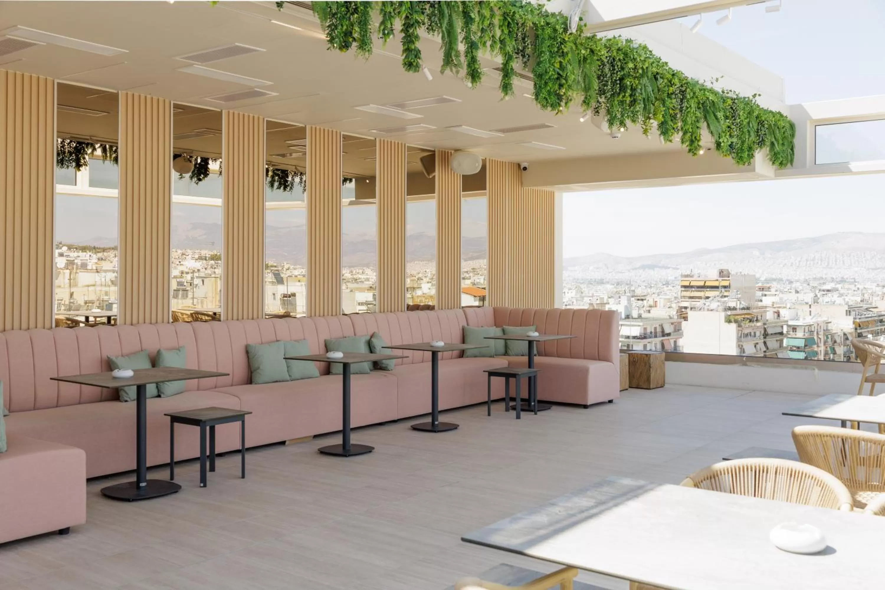 Restaurant/places to eat in LUX&EASY Signature Syngrou 234