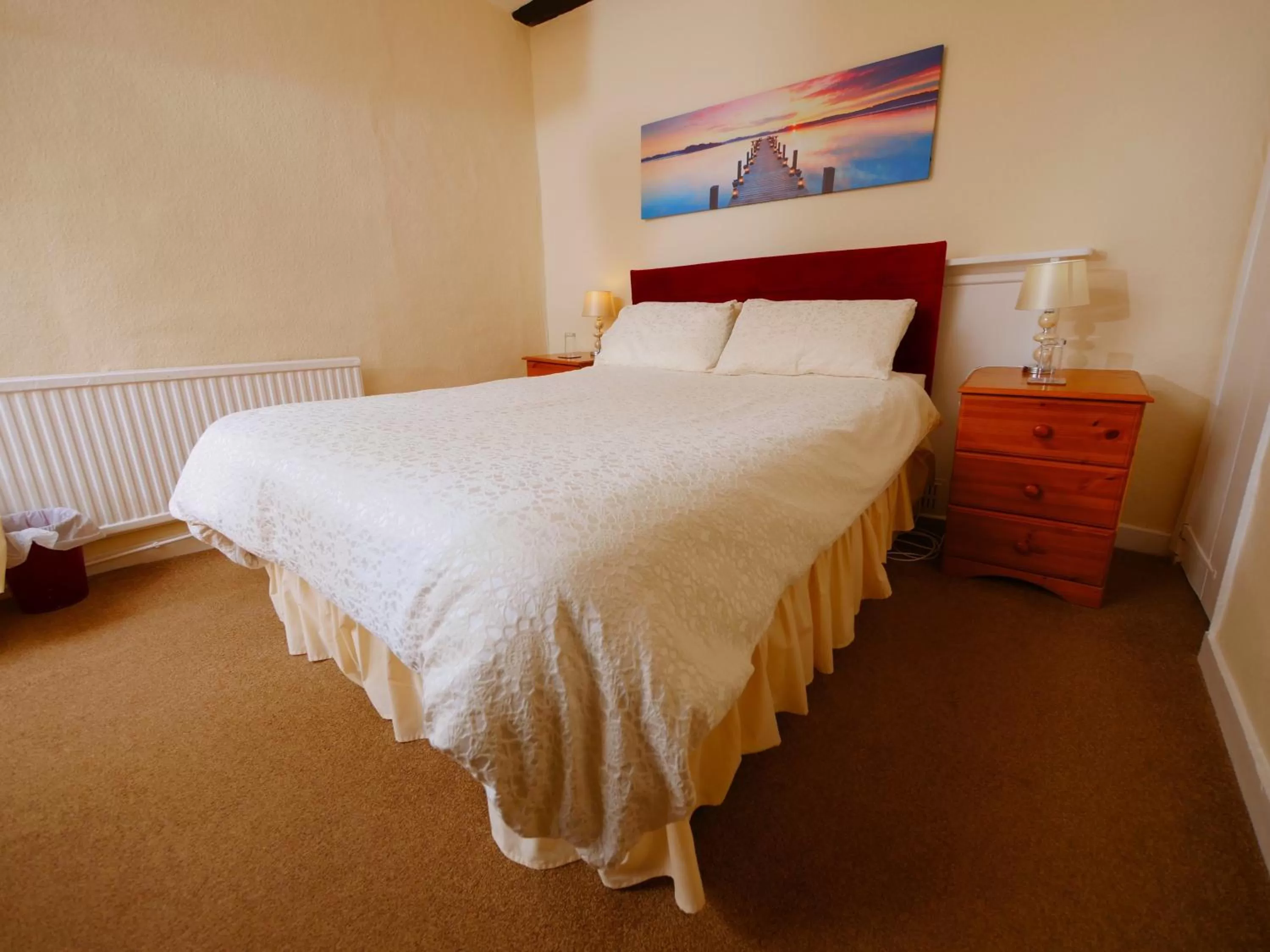 Bed in The Five Bells, Eastry