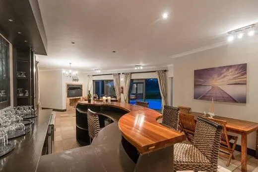 Communal lounge/ TV room in 47th on Howard