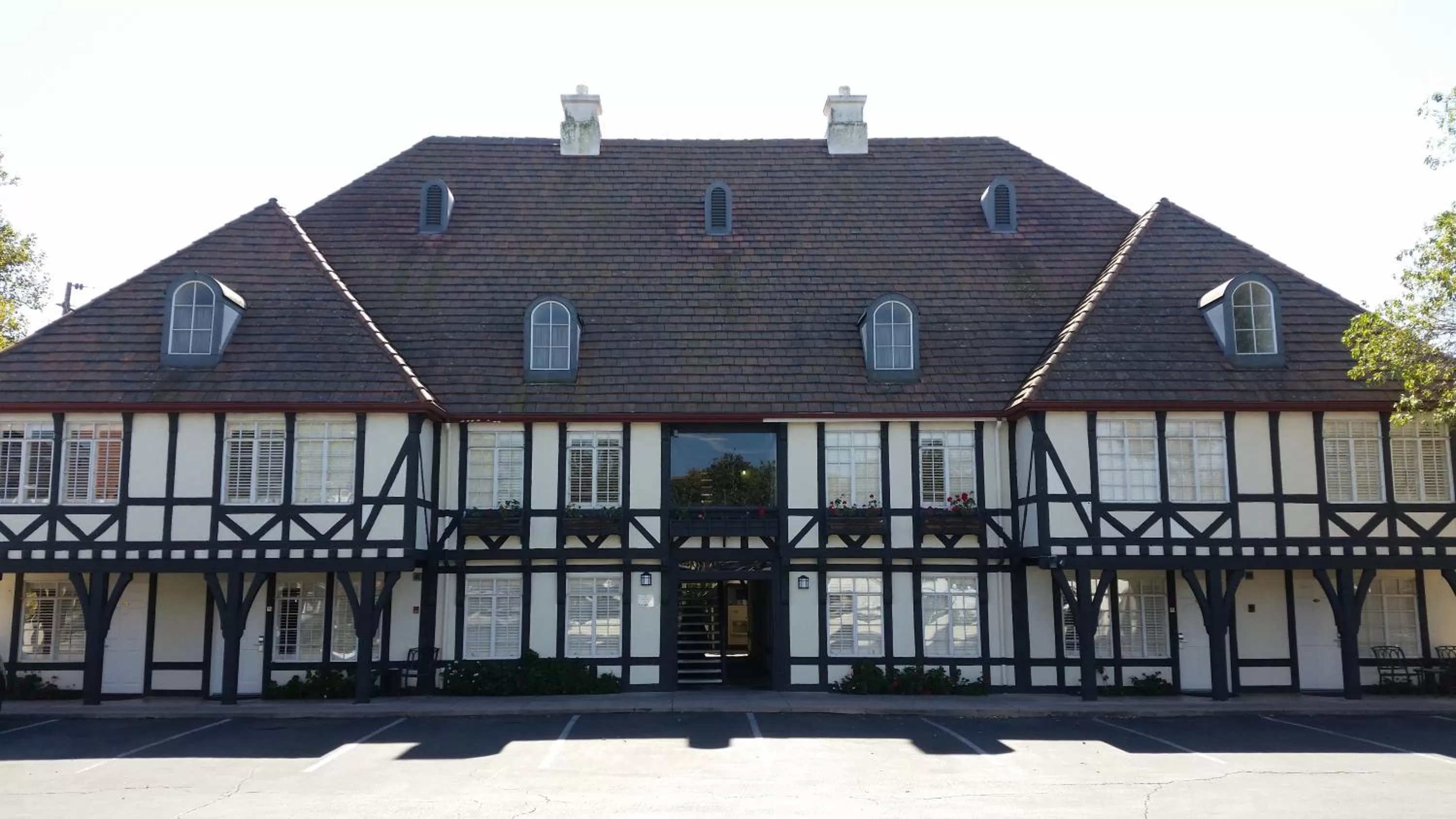 Property building in Wine Valley Inn