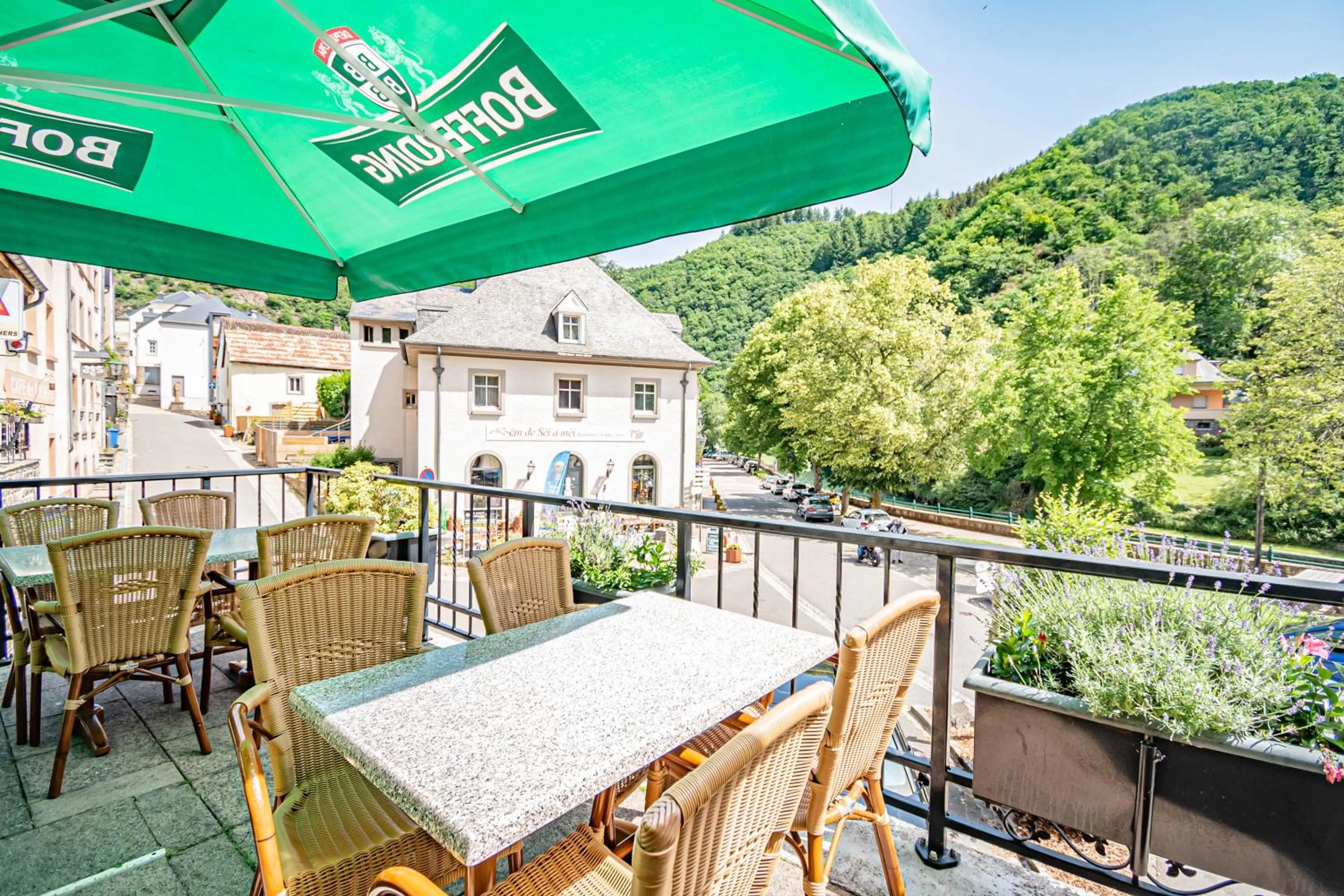 Restaurant/places to eat in Hotel Le Postillon