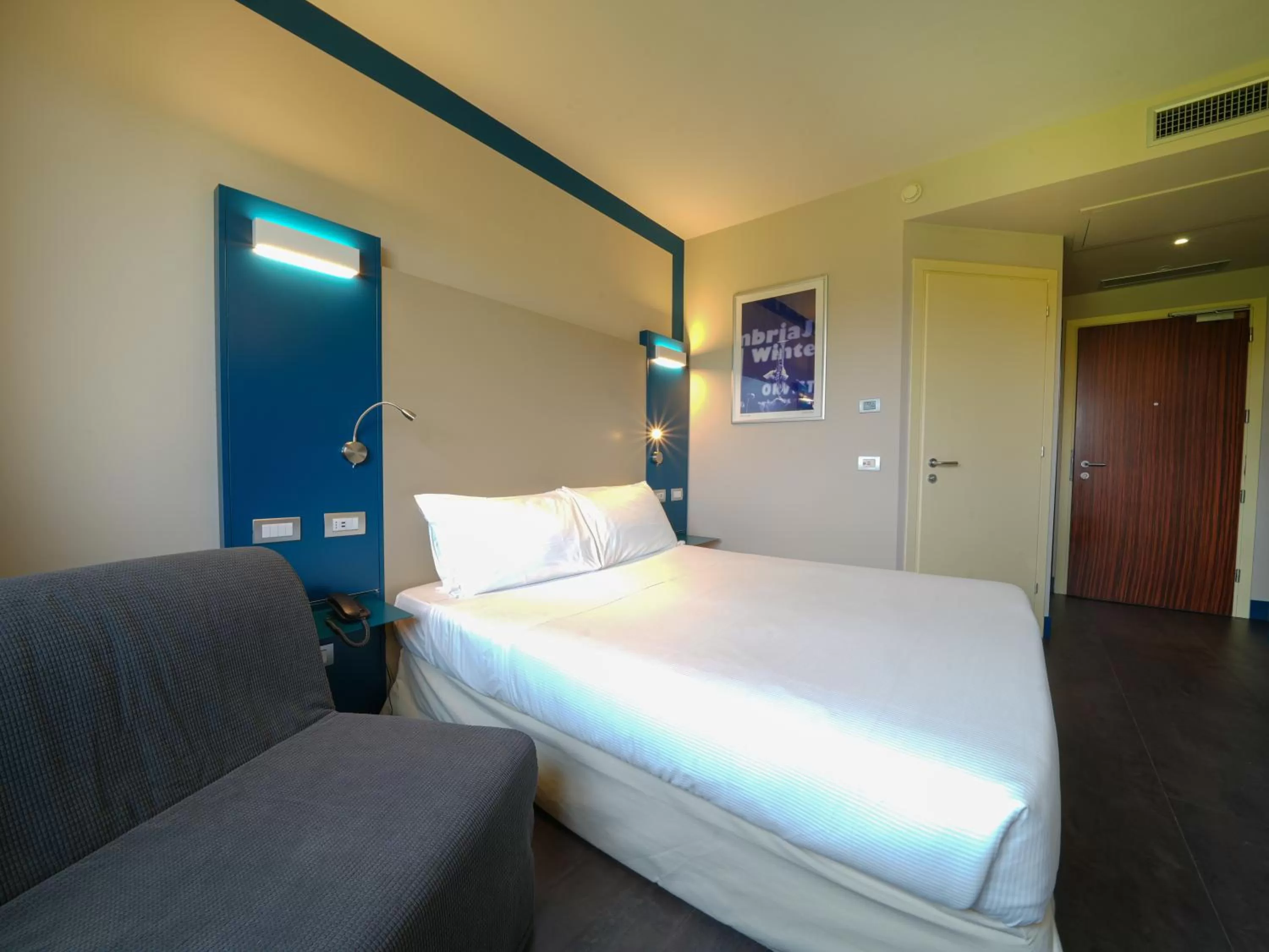 Bed in La Meridiana Bleisure Hotel