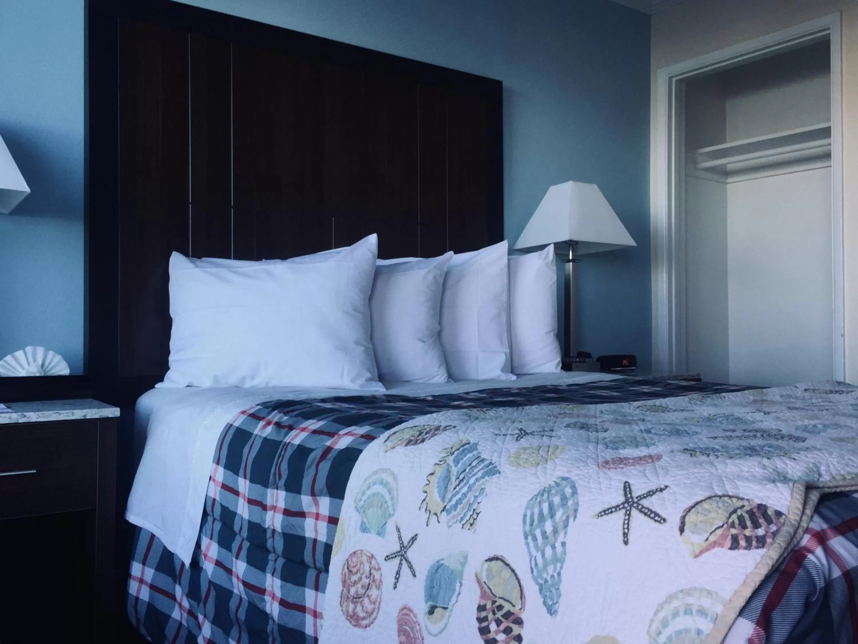 Bed in Dolphin Cove Motel