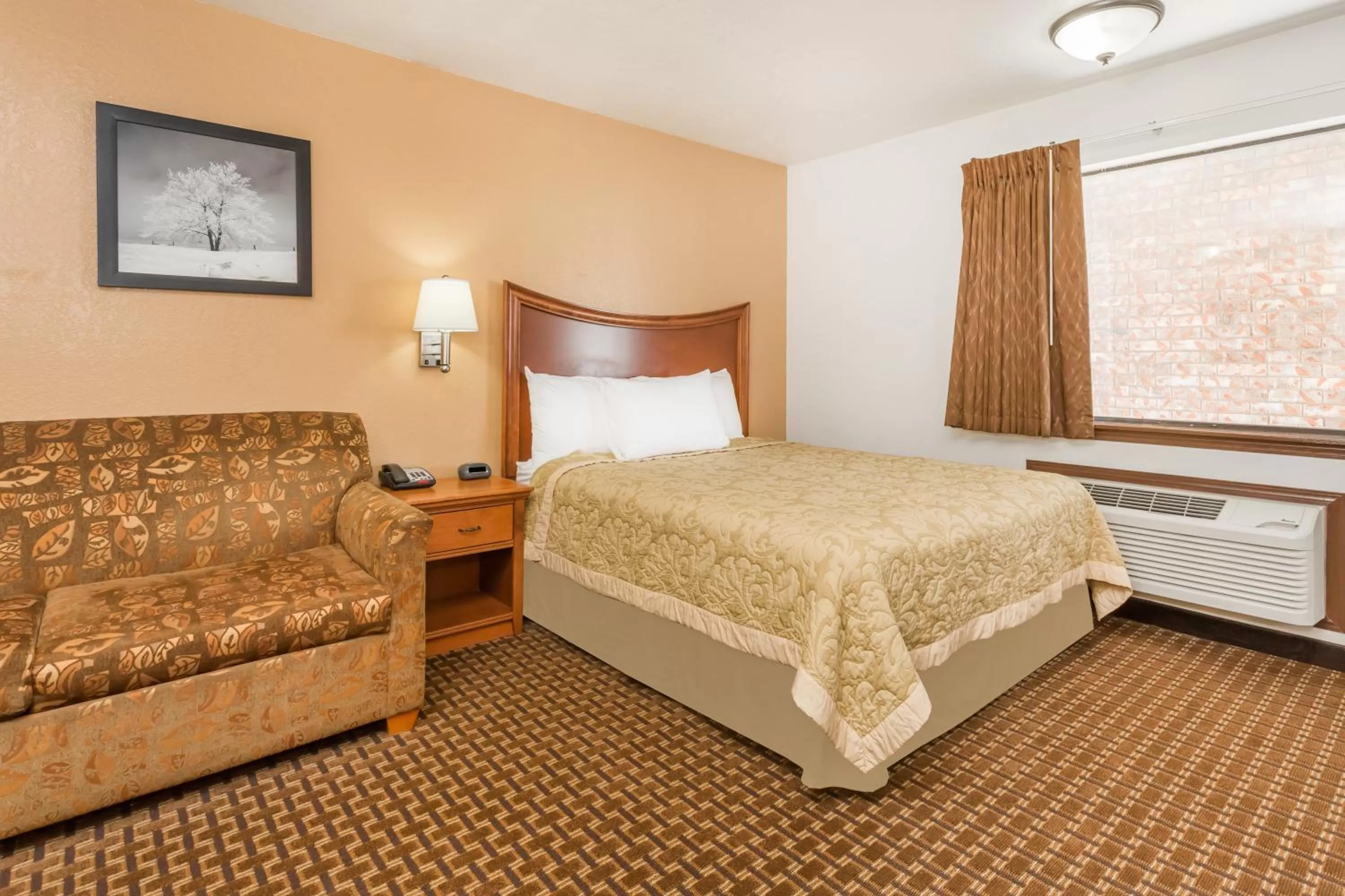 Photo of the whole room, Bed in Super 8 by Wyndham Goodland