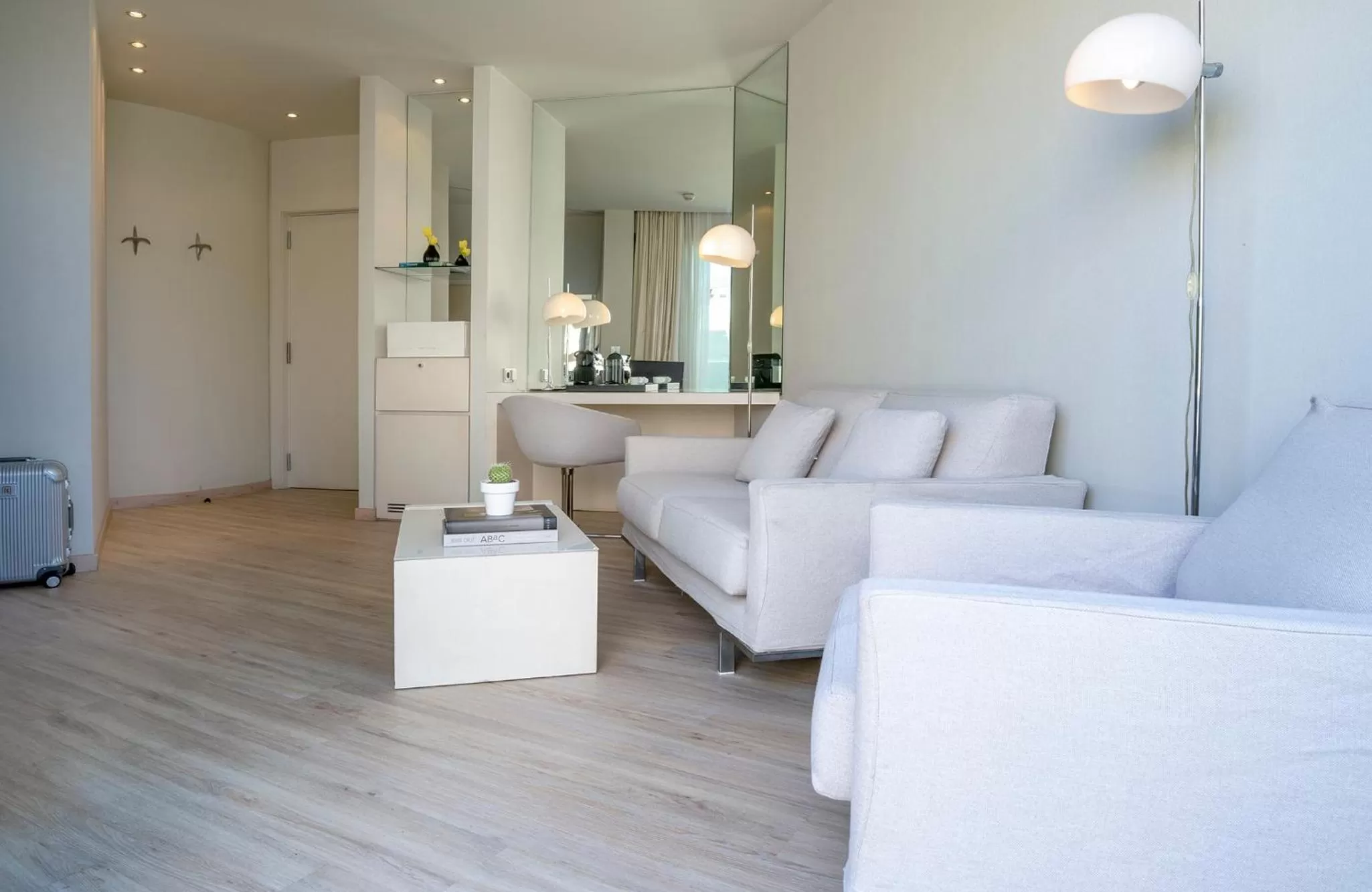 Coffee/tea facilities in Cram Hotel