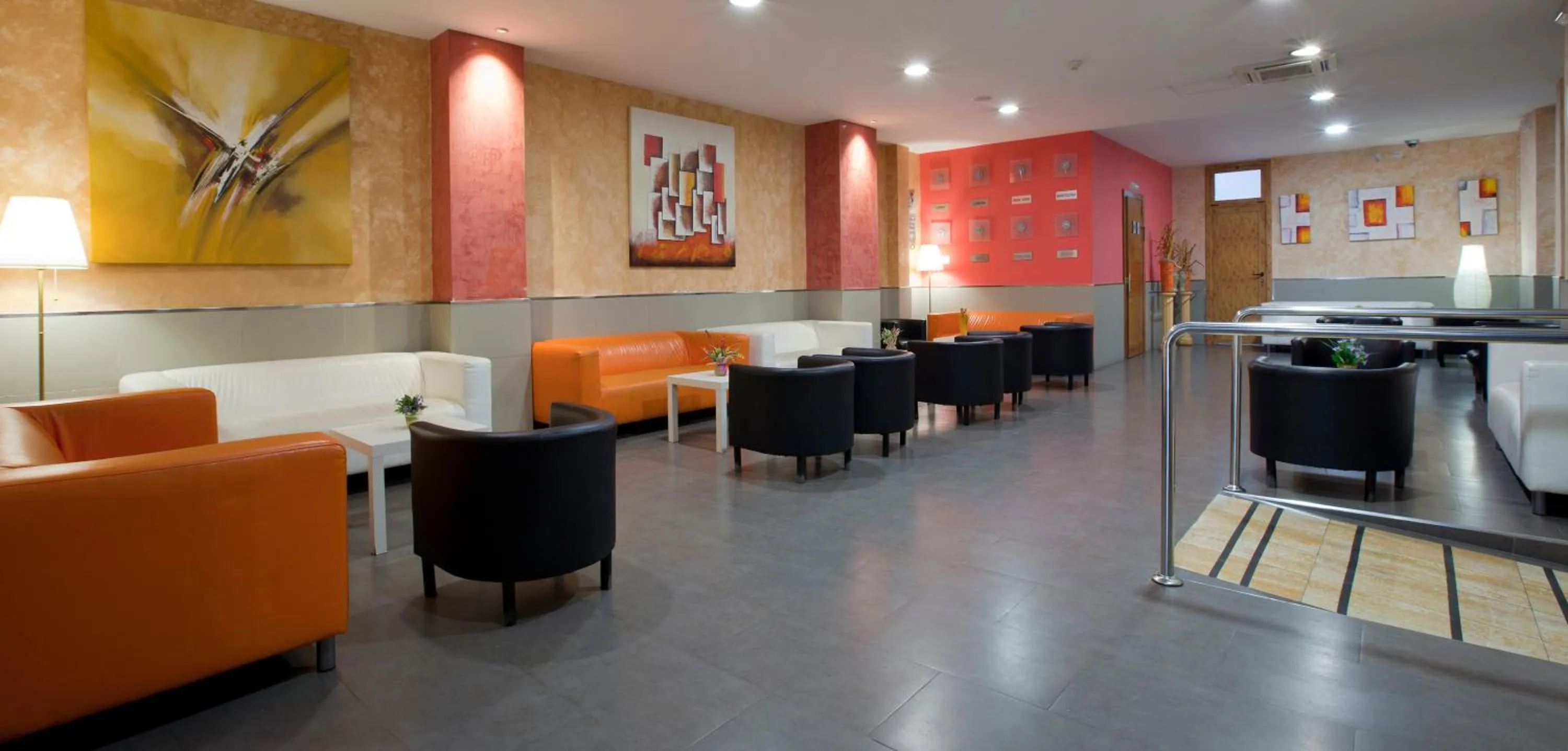 Communal lounge/ TV room in Hostal Barcelona