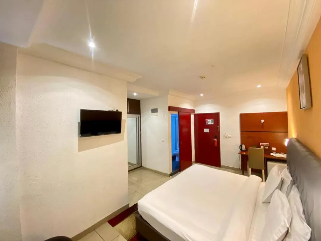 Photo of the whole room, TV/Entertainment Center in Fini Hotel Bobende