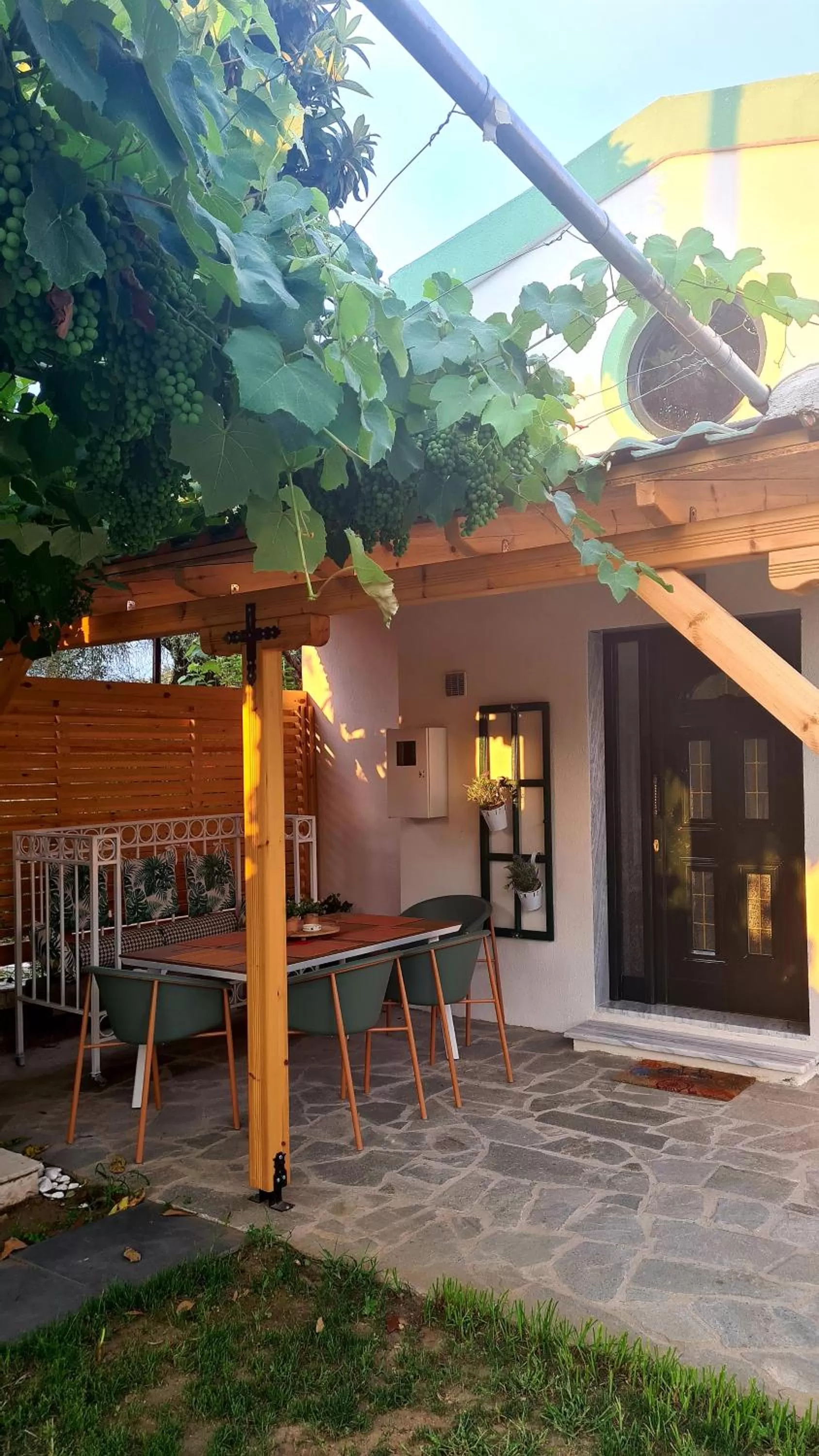 Lamprini's Deluxe Studios