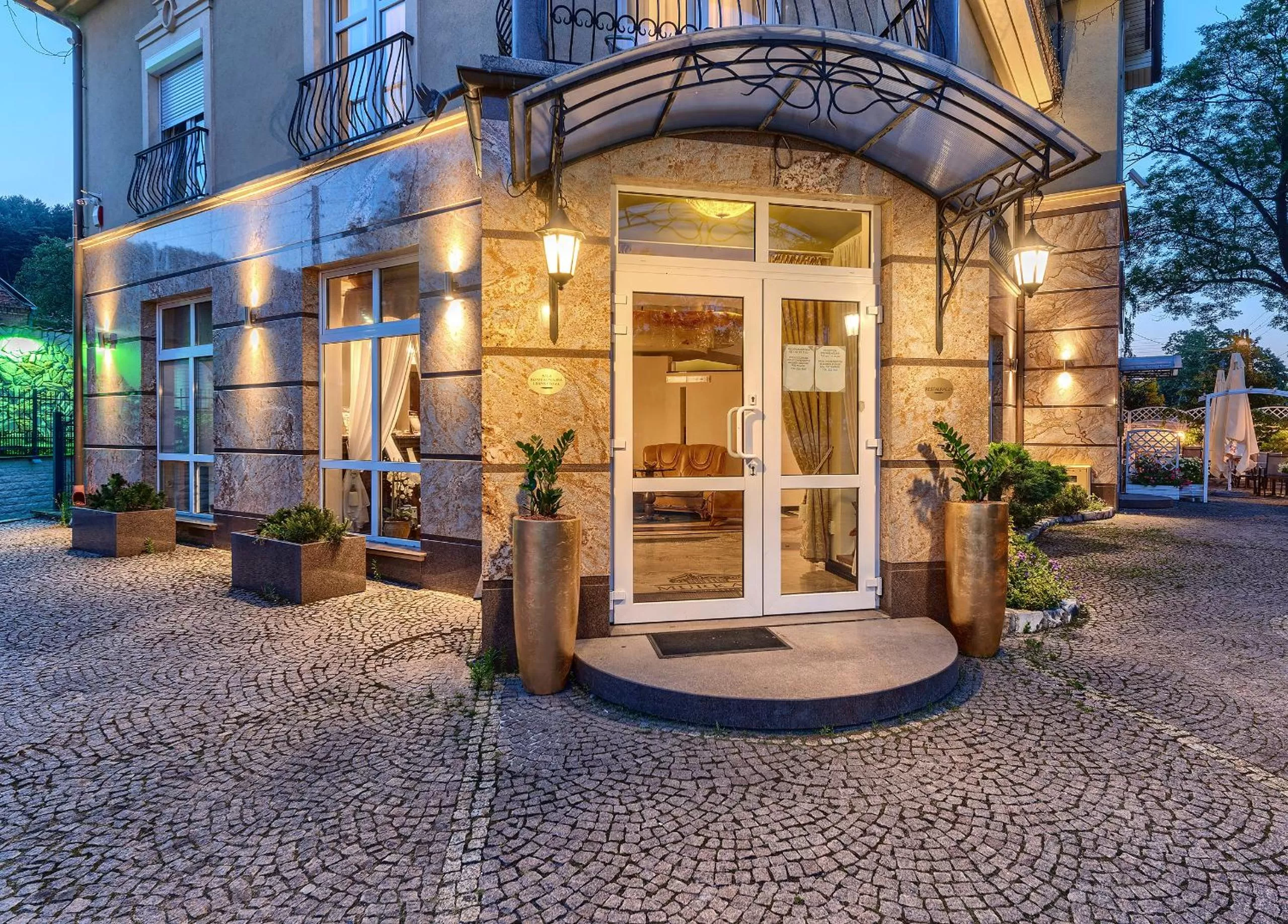 Facade/entrance in Villa Palladium