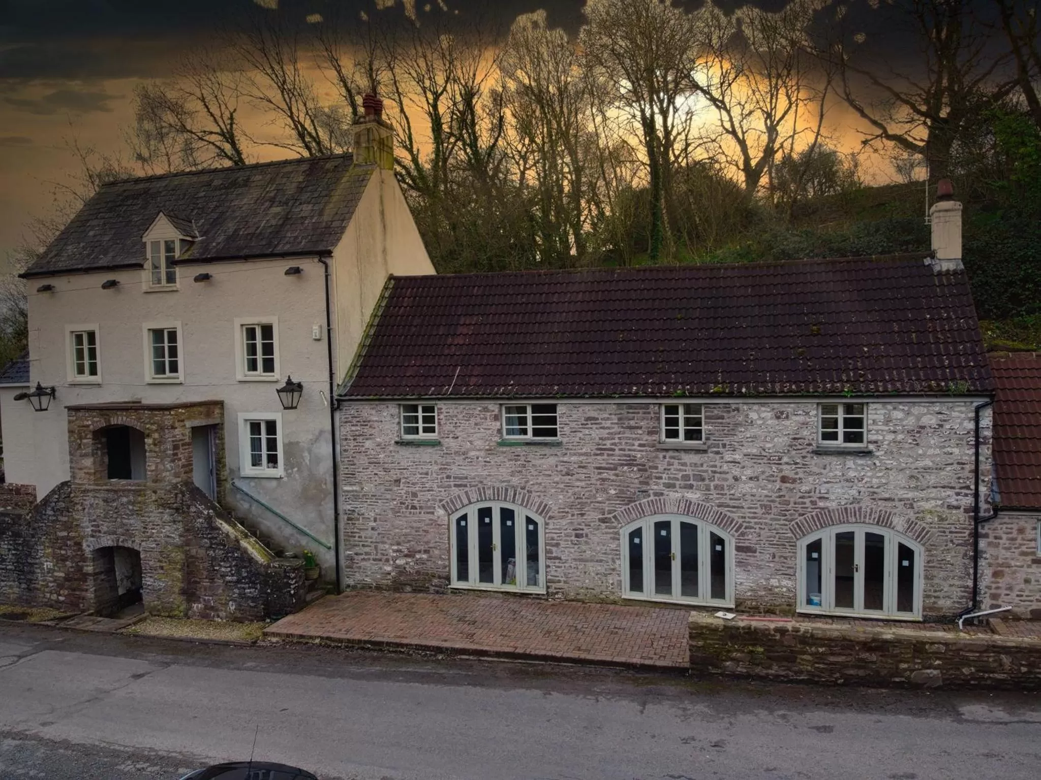 Property building in Swan House Tea Room and Bed & Breakfast