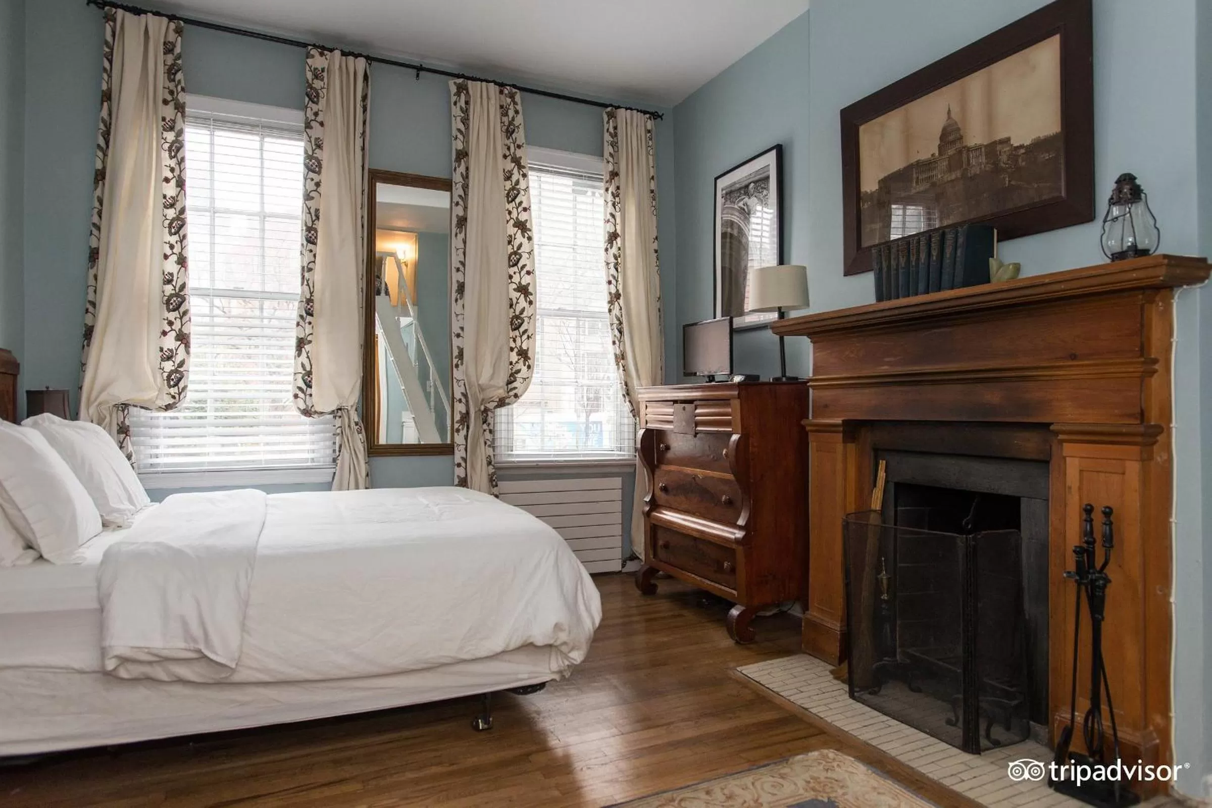 Photo of the whole room, Bed in Incentra Village Hotel