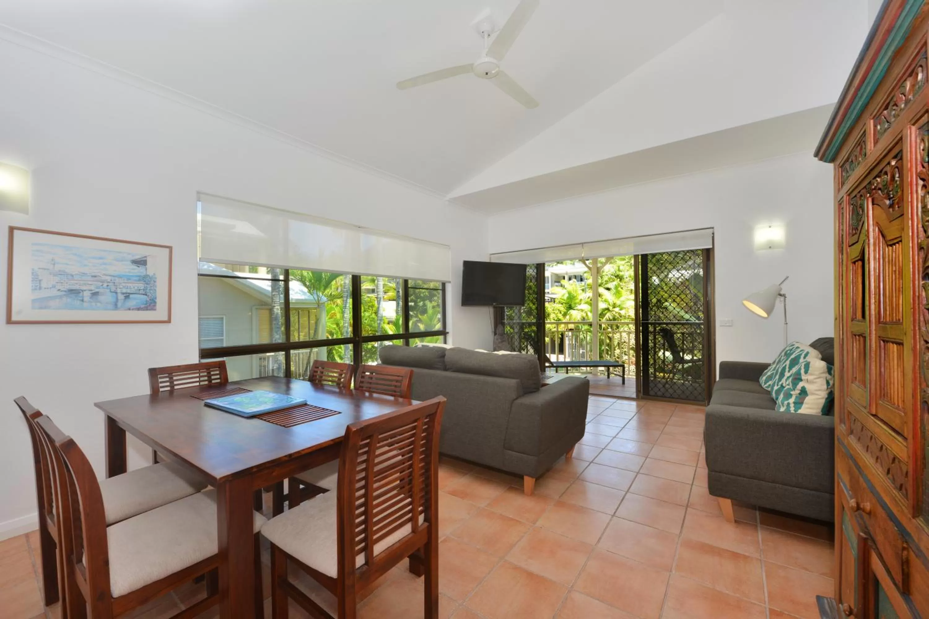 Library in Driftwood Mantaray - Official Onsite Reception and Check In