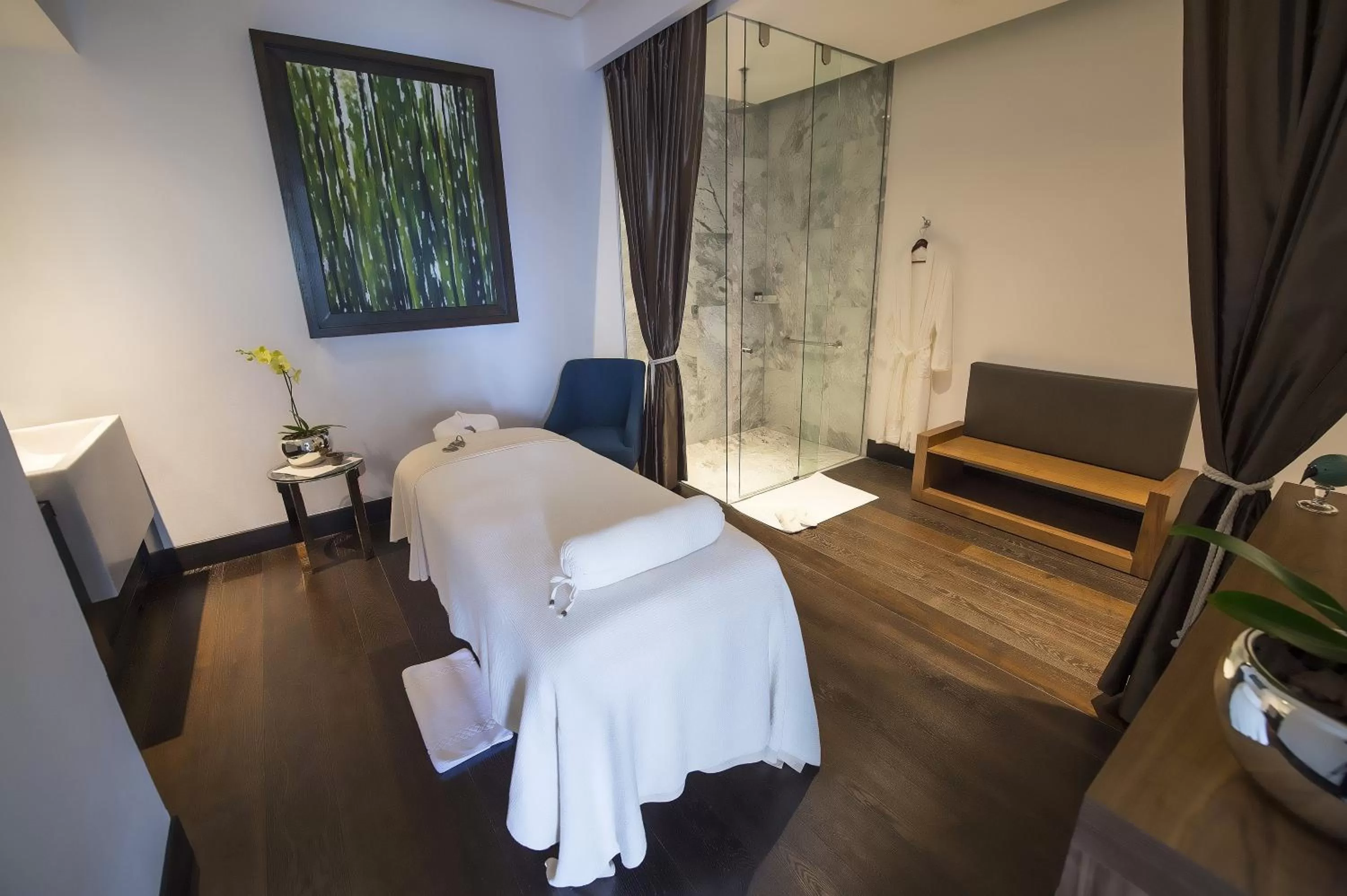 Shower, Bed in Grand Fiesta Americana Puebla Angelópolis