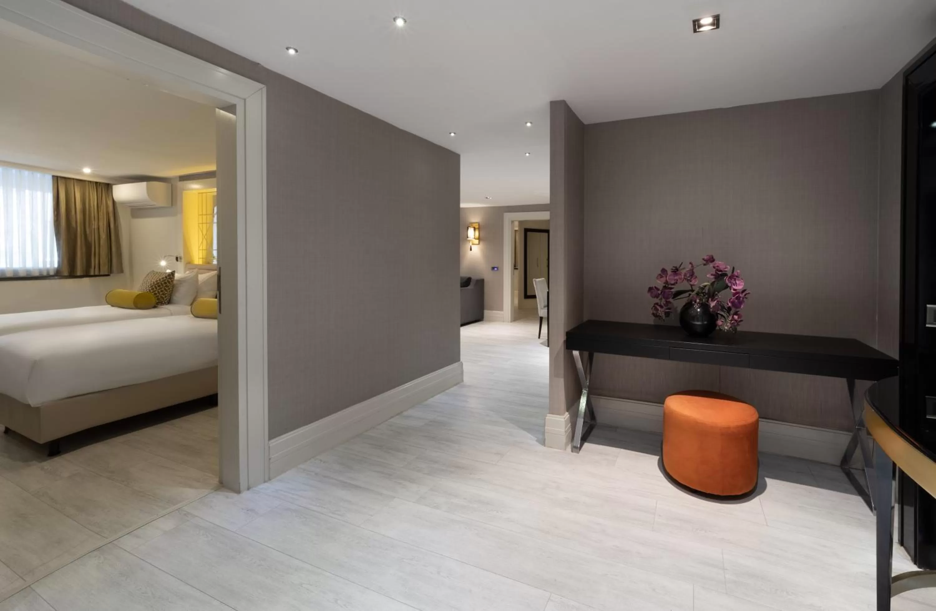 Living room, Bed in Mercure Istanbul Bomonti