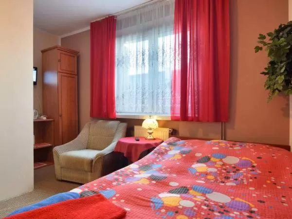 Quiet street view, Bed in Noclegi16