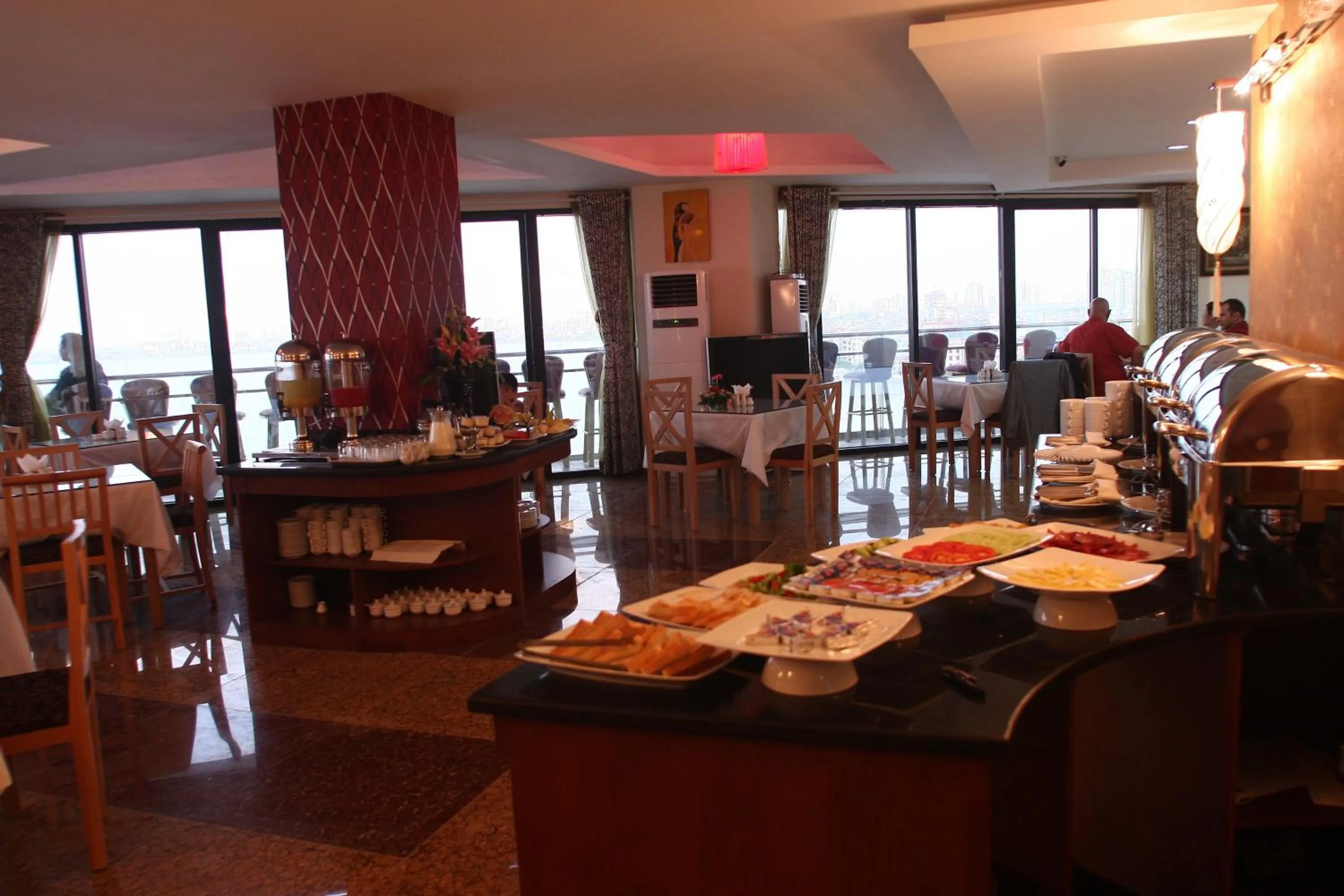 Food and drinks in Sunset Westlake Hanoi Hotel