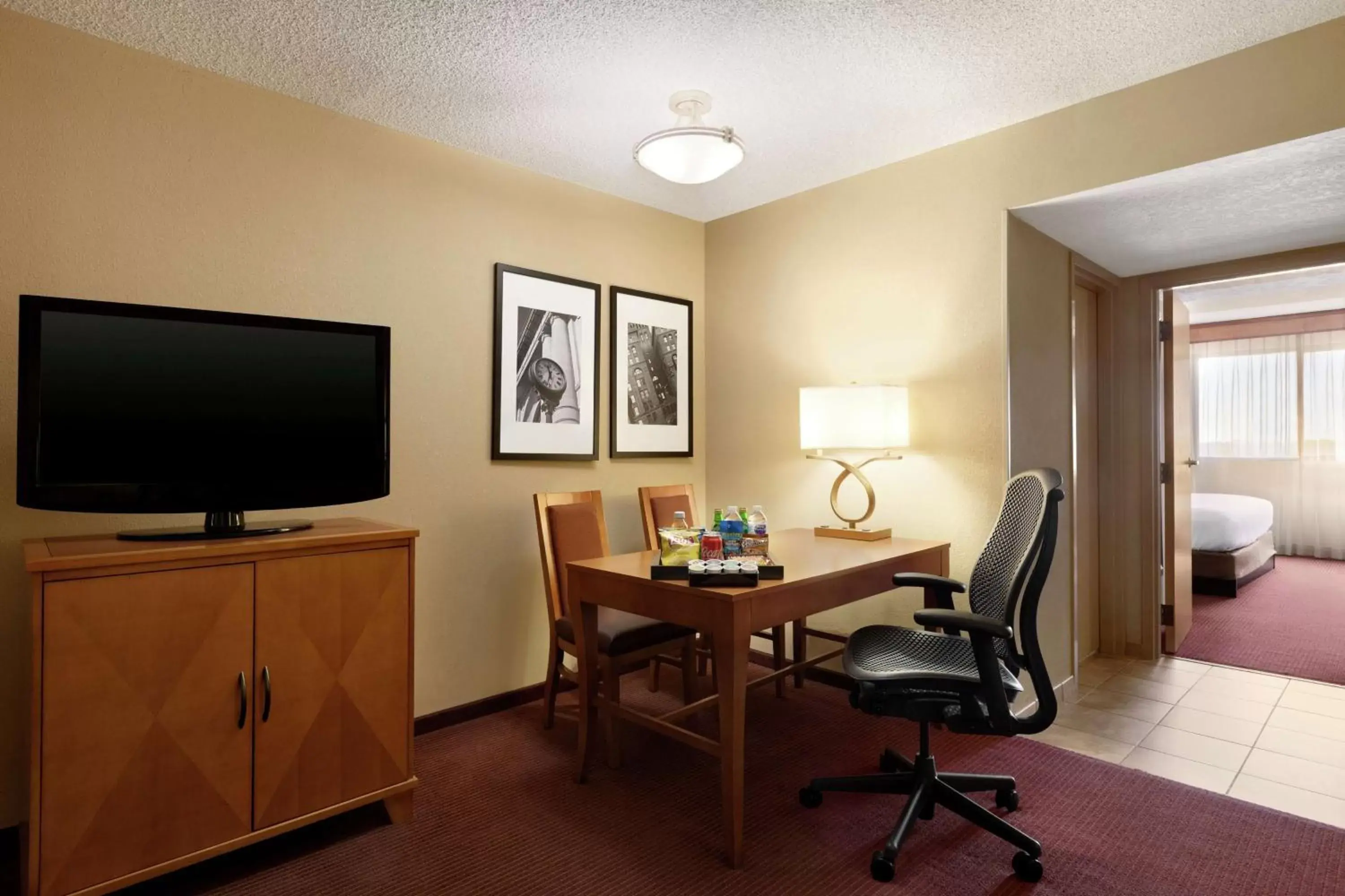 Premium King Suite in Embassy Suites by Hilton Kansas City International Airport Premium King Suite in Embassy Suites by Hilton Kansas City International Airport