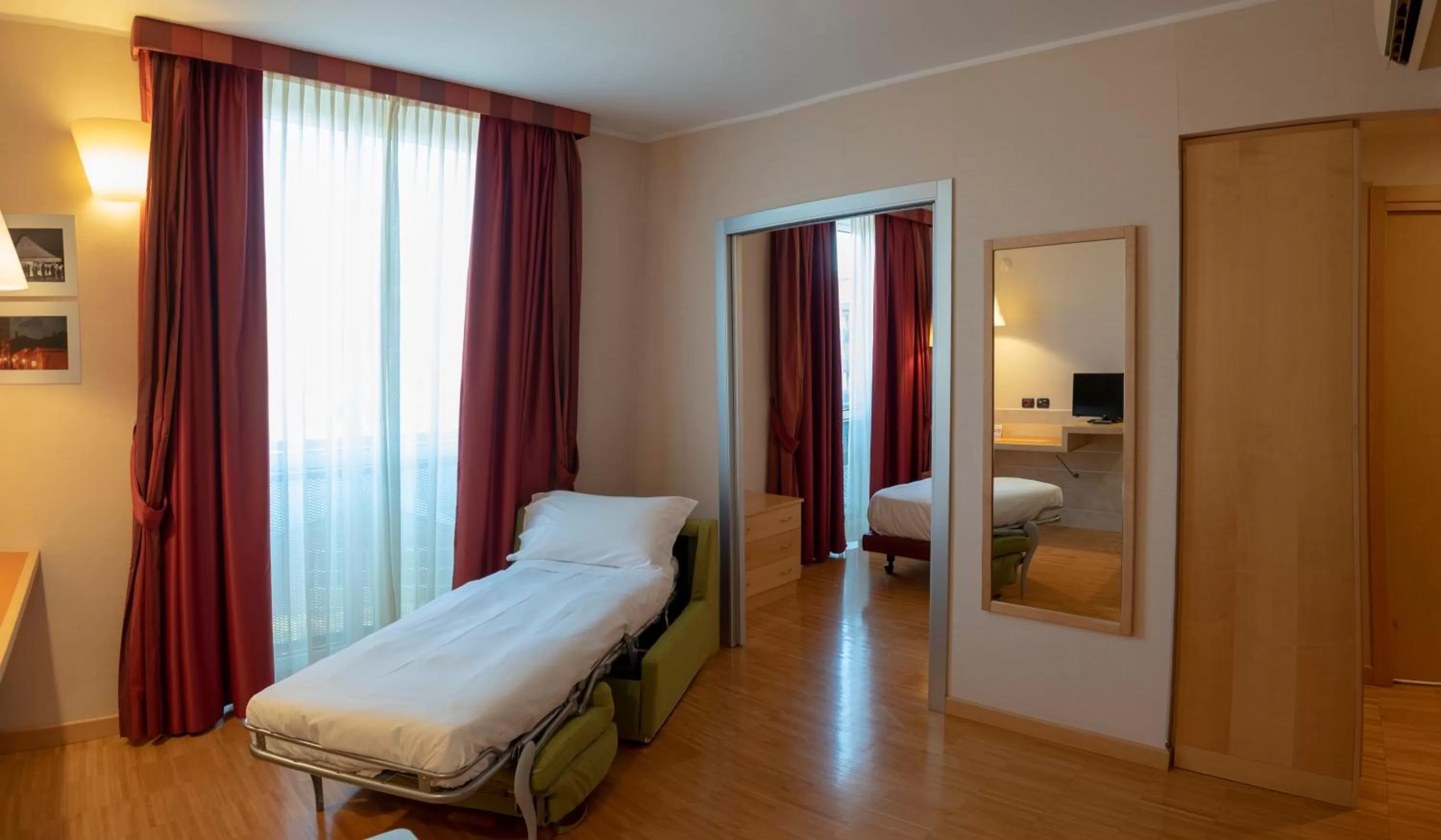 Bed in AlbaResidence Masera26