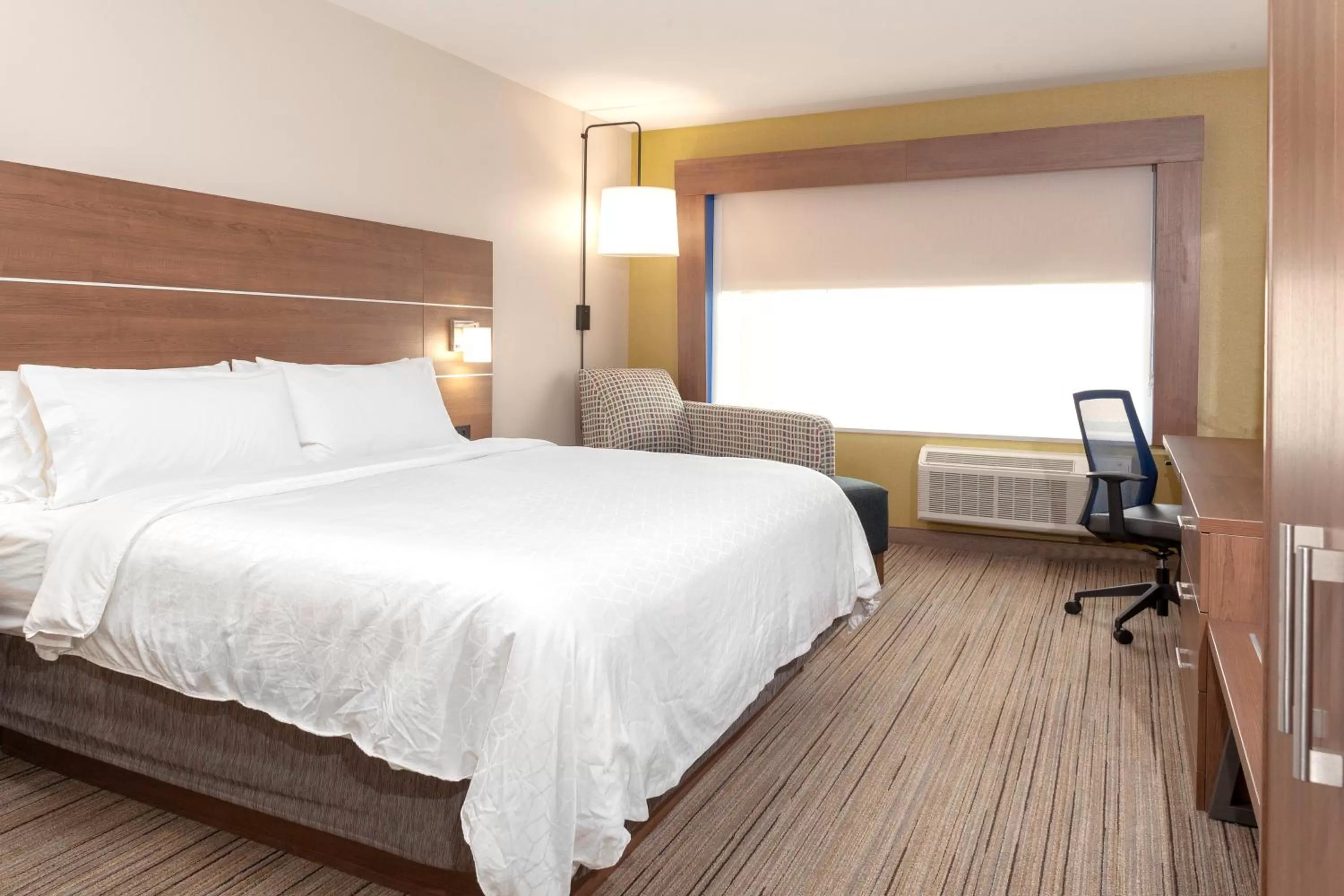 Photo of the whole room, Bed in Holiday Inn Express & Suites - Gilbert - East Mesa by IHG