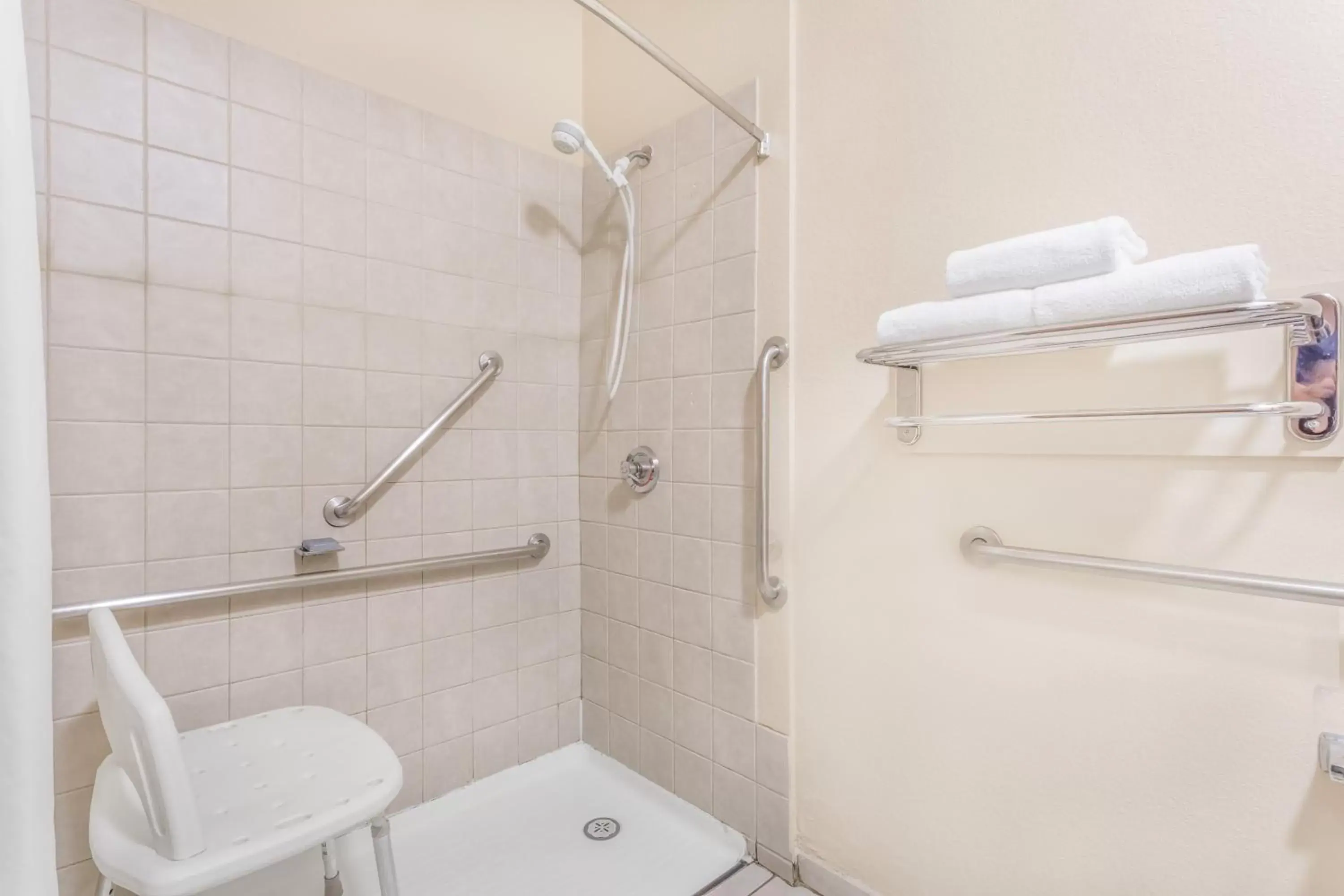 King Room - Mobility Access/Non-Smoking in Hawthorn Suites Las Vegas King Room - Mobility Access/Non-Smoking in Hawthorn Suites Las Vegas