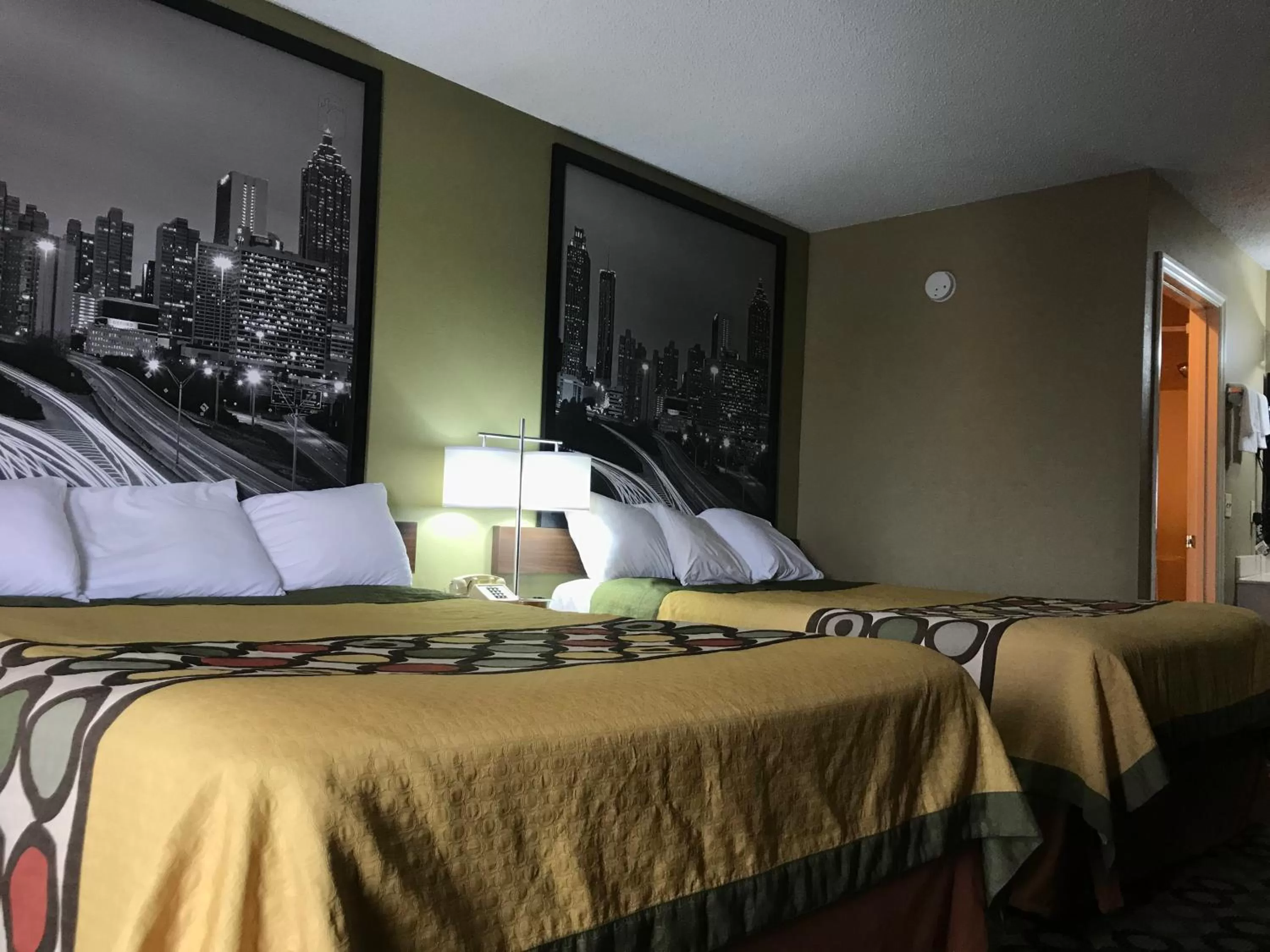 Bedroom, Bed in Super 8 by Wyndham Ashburn
