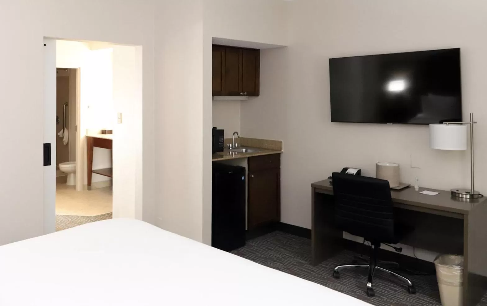 TV and multimedia, Bed in Wingate by Wyndham Jackson Ridgeland