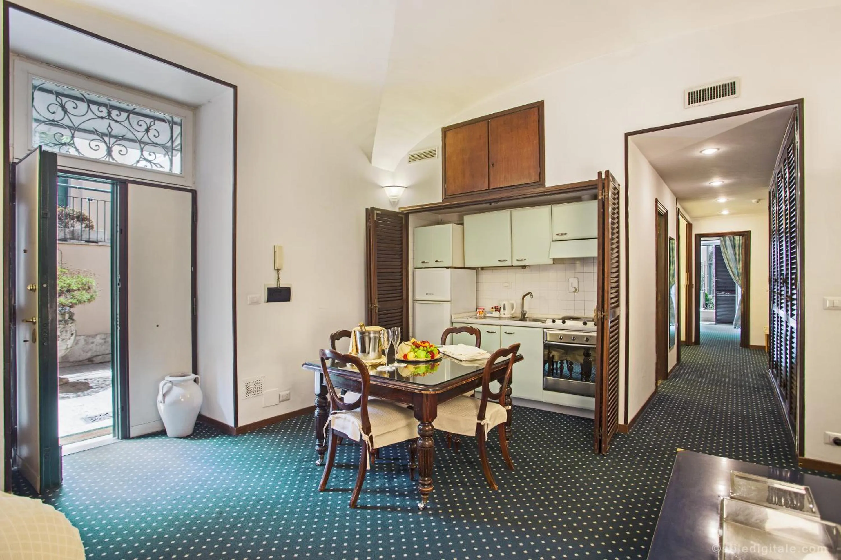 Dining area in Aldrovandi Residence City Suites