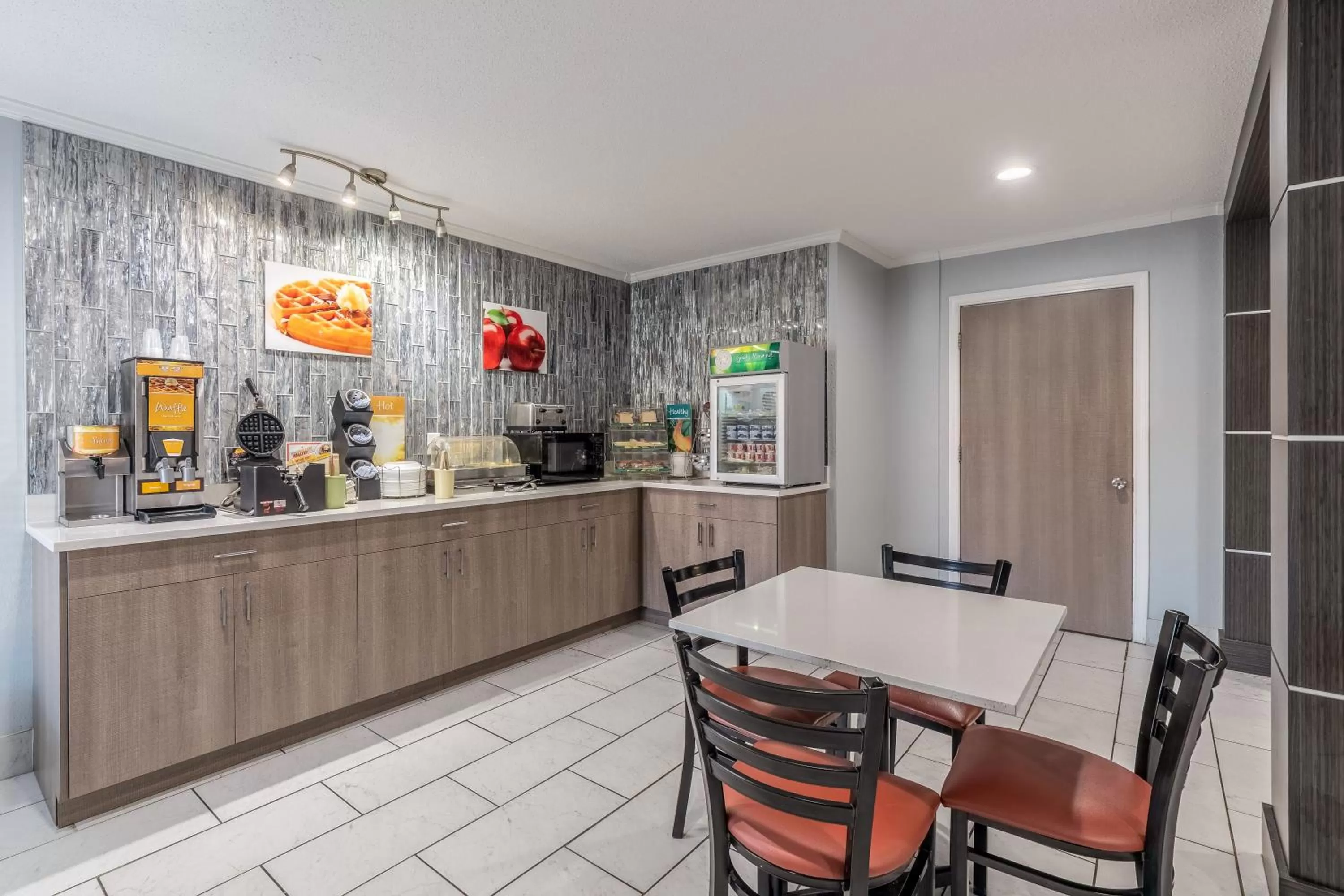 Breakfast in Quality Inn Cleveland North