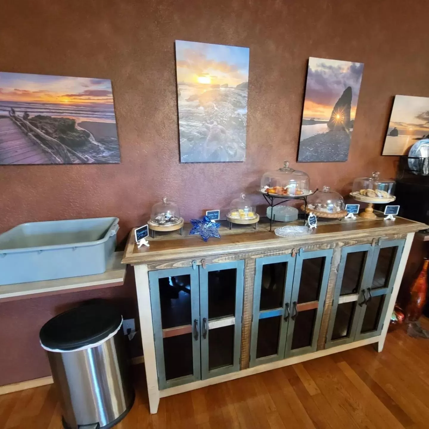 Dining area in Misty Valley Inn